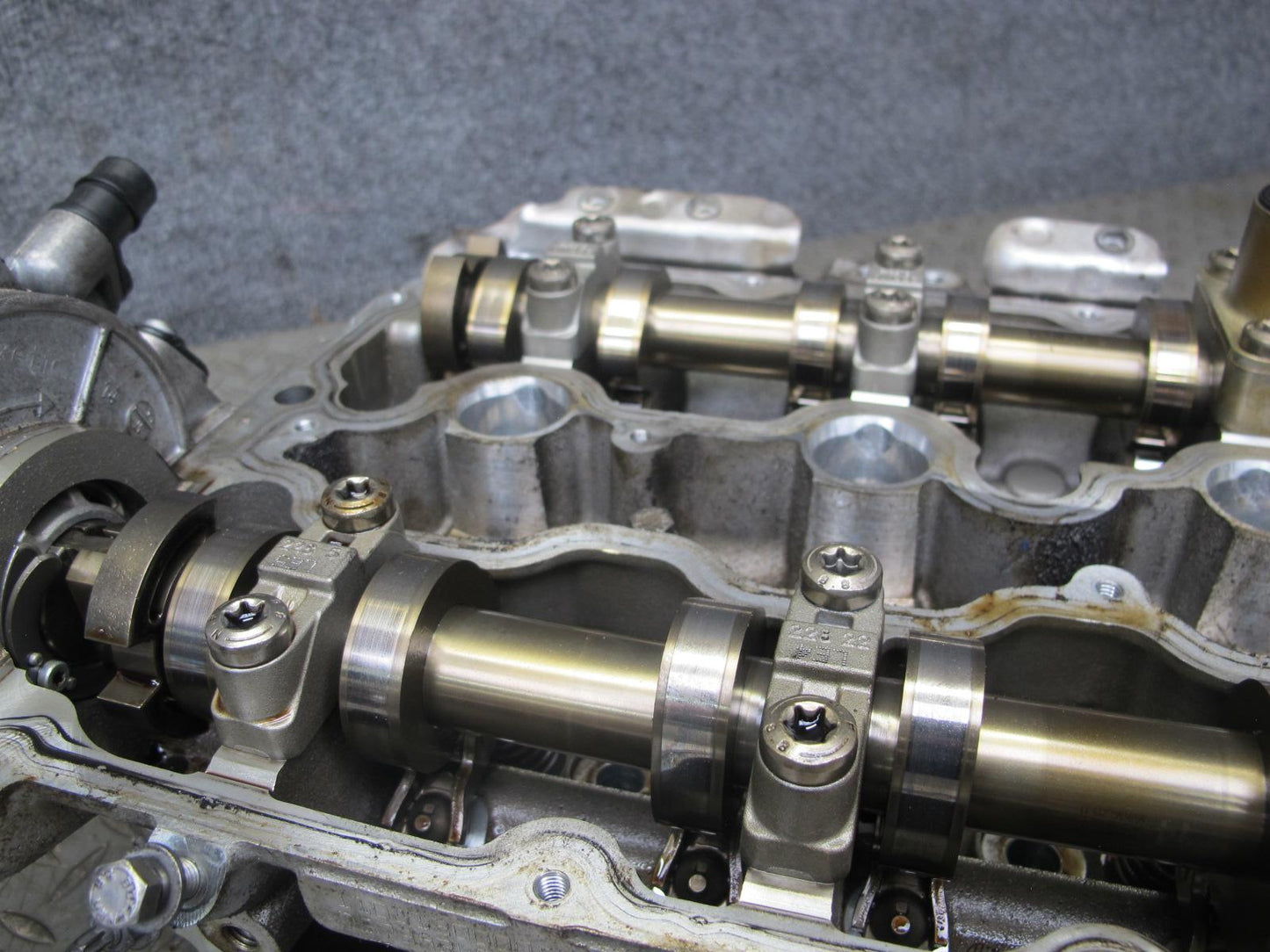 12-14 BMW F12 F13 4.4L N63 Engine Motor Right Cylinder Head w Camshafts 153k OEM