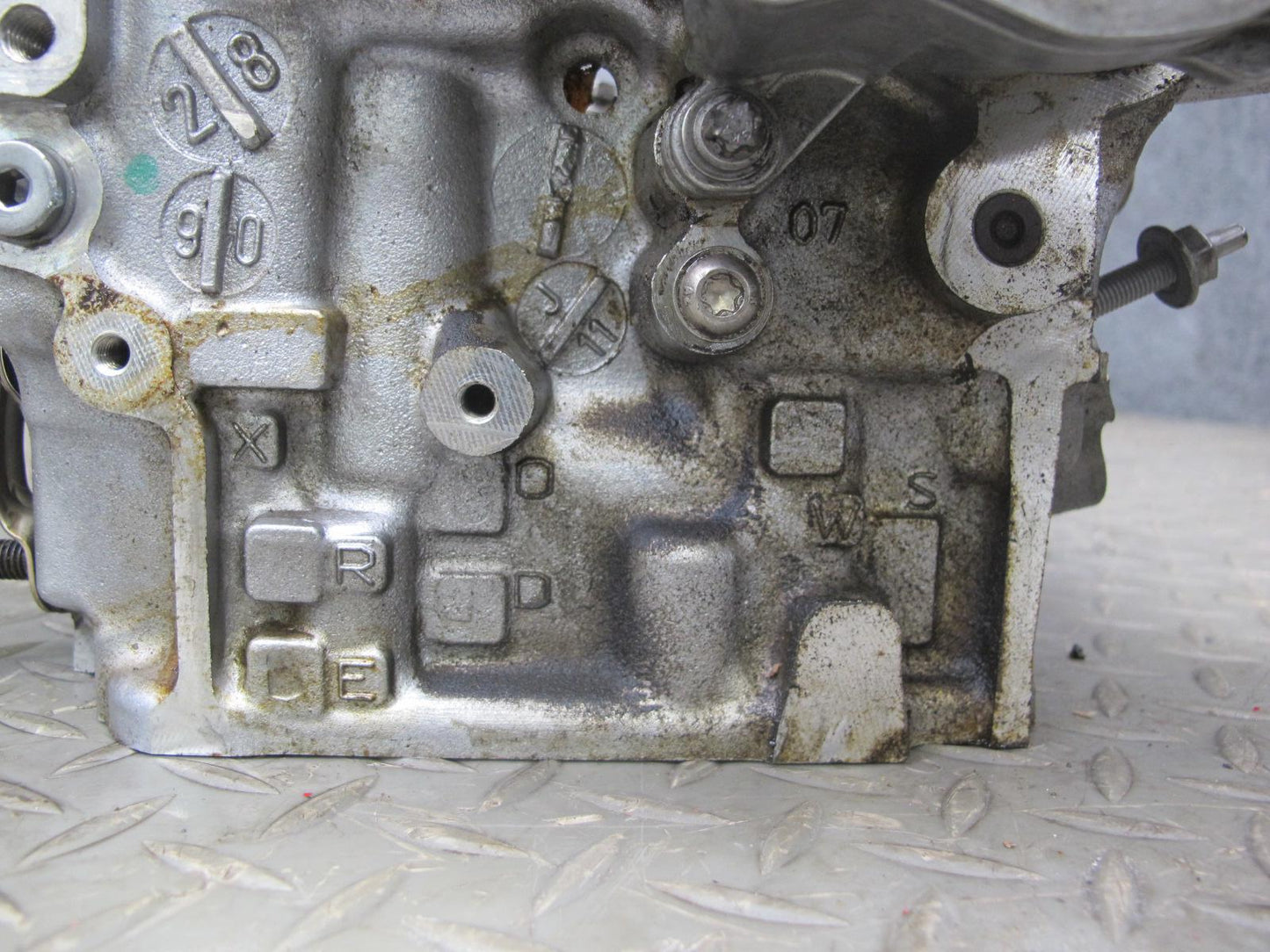 12-14 BMW F12 F13 4.4L N63 Engine Motor Right Cylinder Head w Camshafts 153k OEM