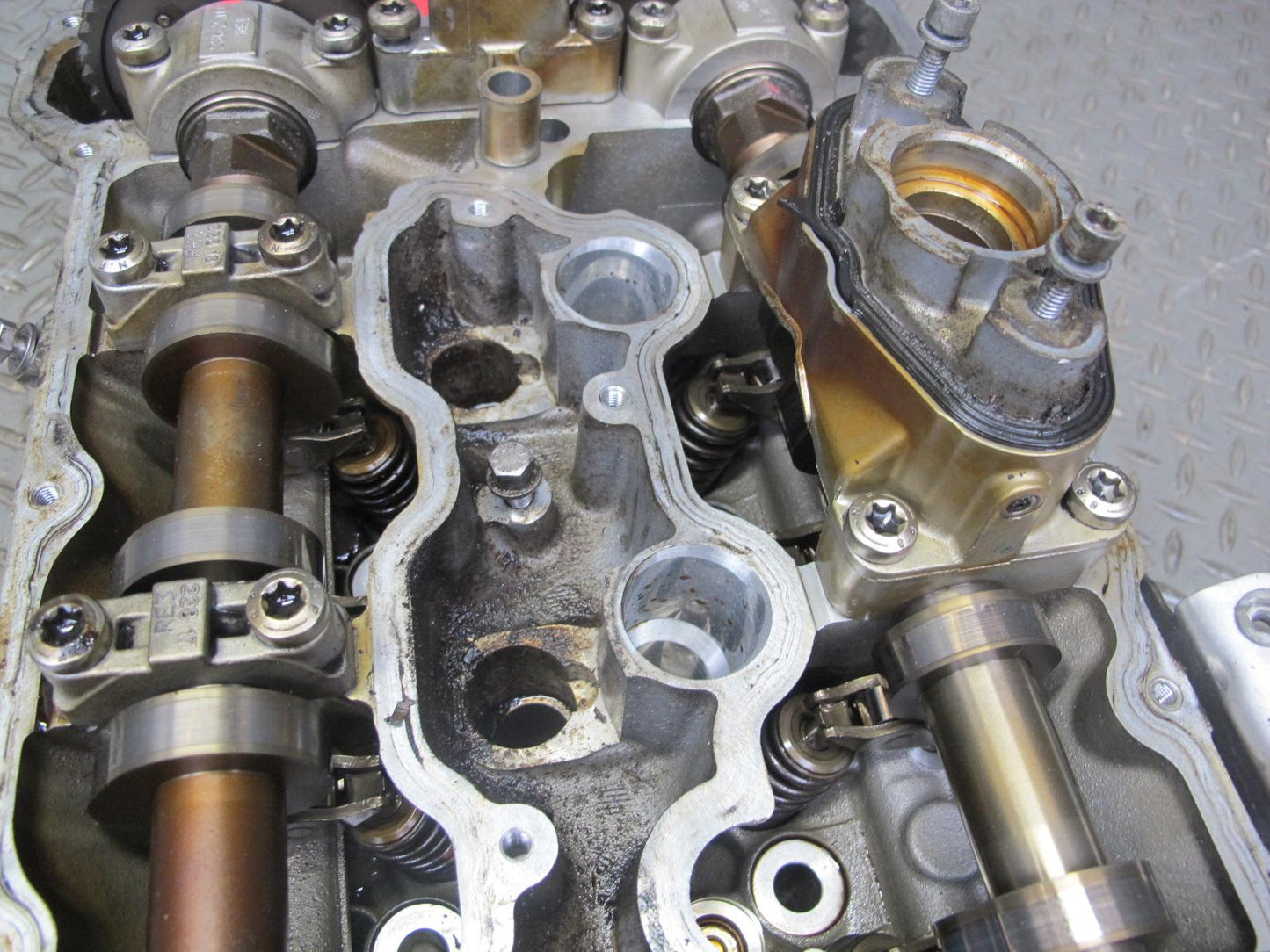 12-14 BMW F12 F13 4.4L N63 Engine Motor Left Cylinder Head w Camshafts 153k OEM