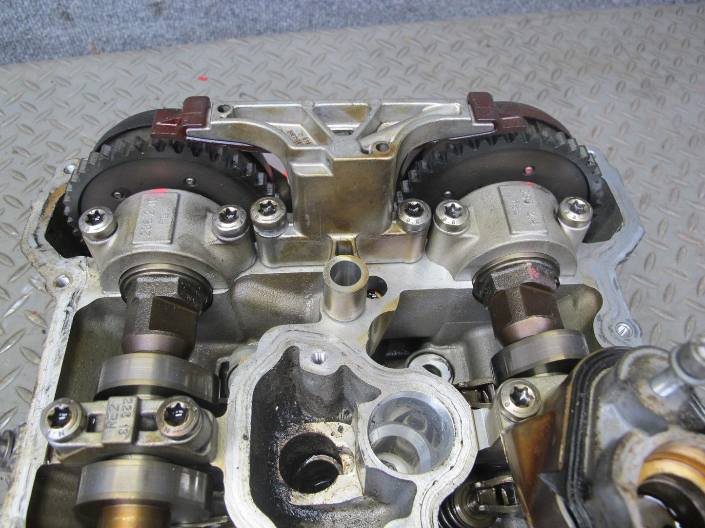 12-14 BMW F12 F13 4.4L N63 Engine Motor Left Cylinder Head w Camshafts 153k OEM