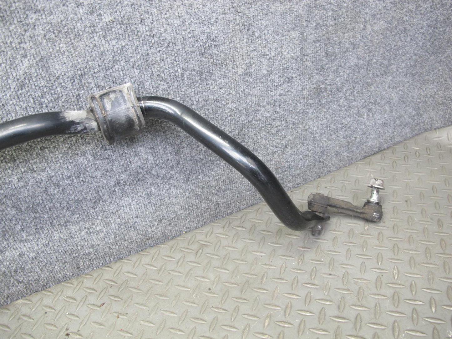 2004-2009 Cadillac XLR Front Anti Roll Stabilizer Sway Bar W/ Link Assembly