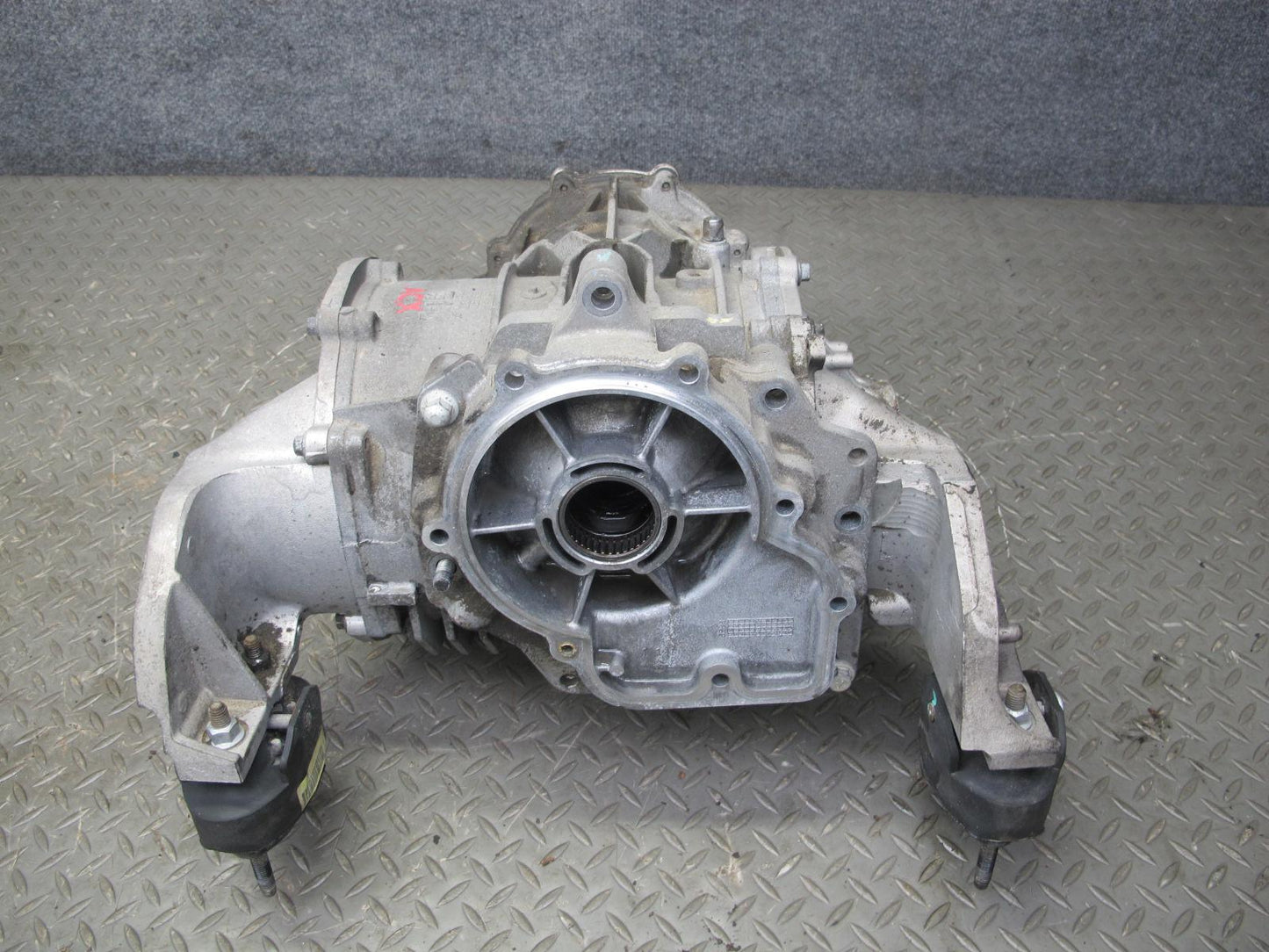 2004-2006 Cadillac XLR 4.6L Rear Differential Axle Carrier Assembly 2.93 Ratio