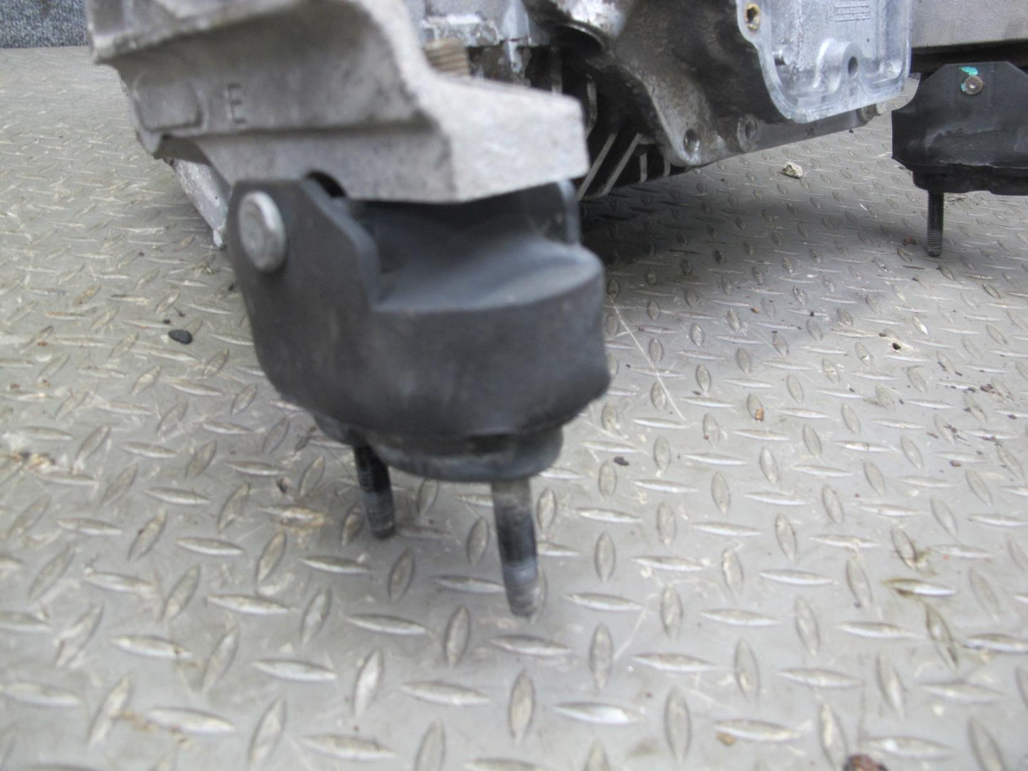 2004-2006 Cadillac XLR 4.6L Rear Differential Axle Carrier Assembly 2.93 Ratio