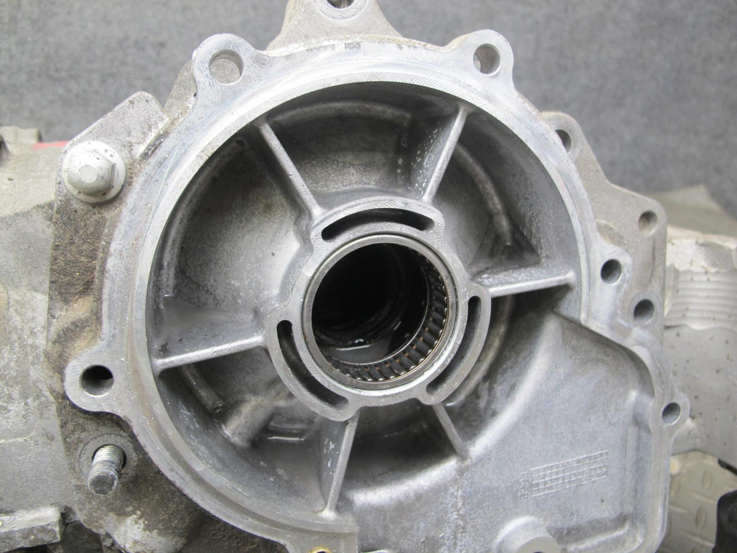 2004-2006 Cadillac XLR 4.6L Rear Differential Axle Carrier Assembly 2.93 Ratio
