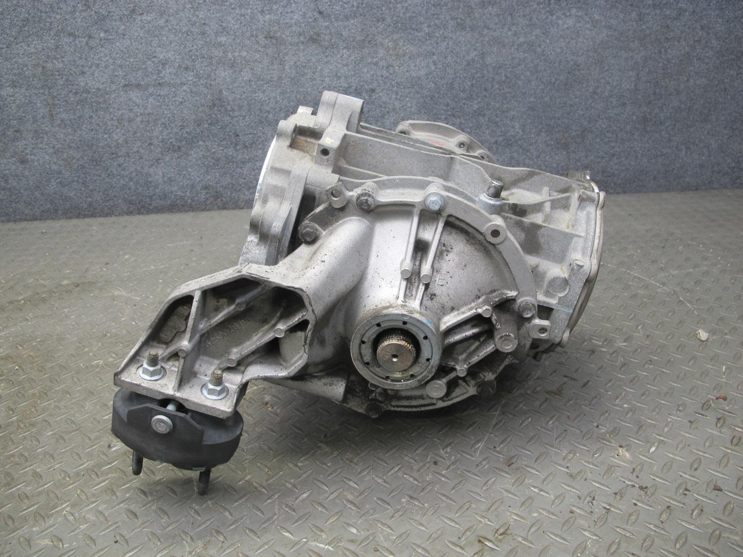 2004-2006 Cadillac XLR 4.6L Rear Differential Axle Carrier Assembly 2.93 Ratio
