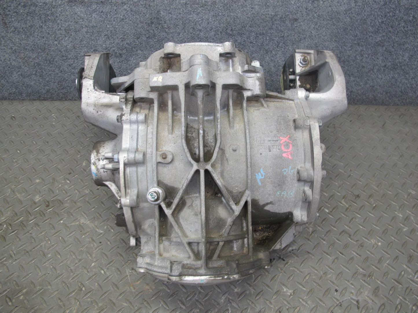 2004-2006 Cadillac XLR 4.6L Rear Differential Axle Carrier Assembly 2.93 Ratio