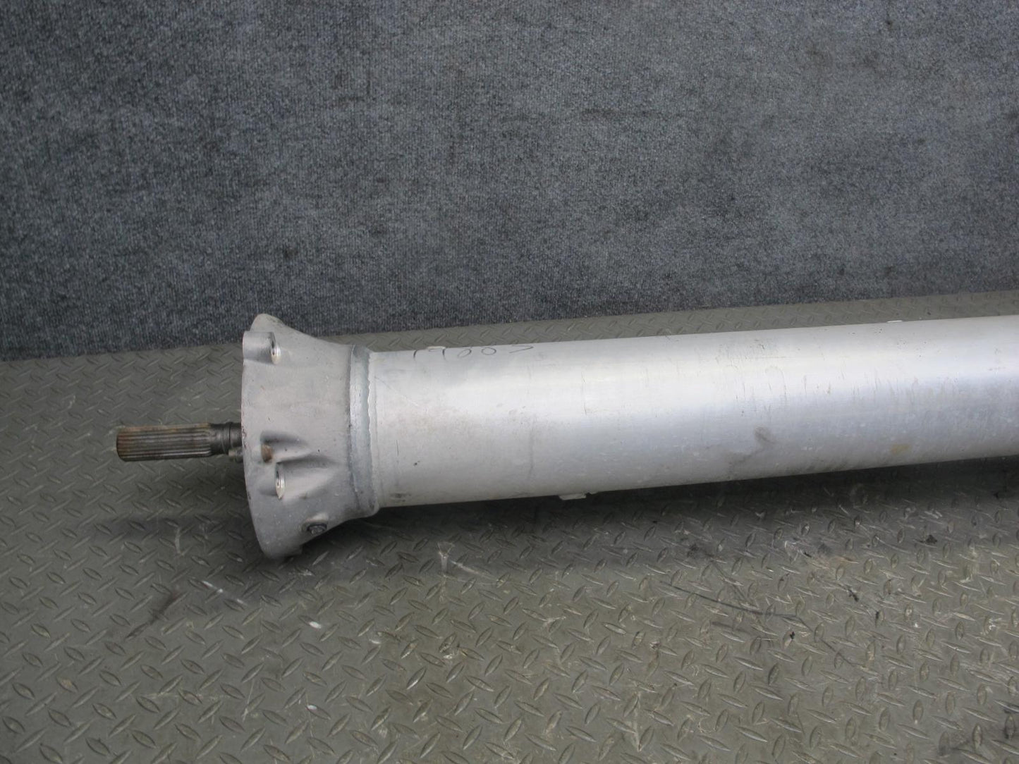 2004-2006 Cadillac XLR Rear Axle Drive Shaft Torque Tube Support 12566923