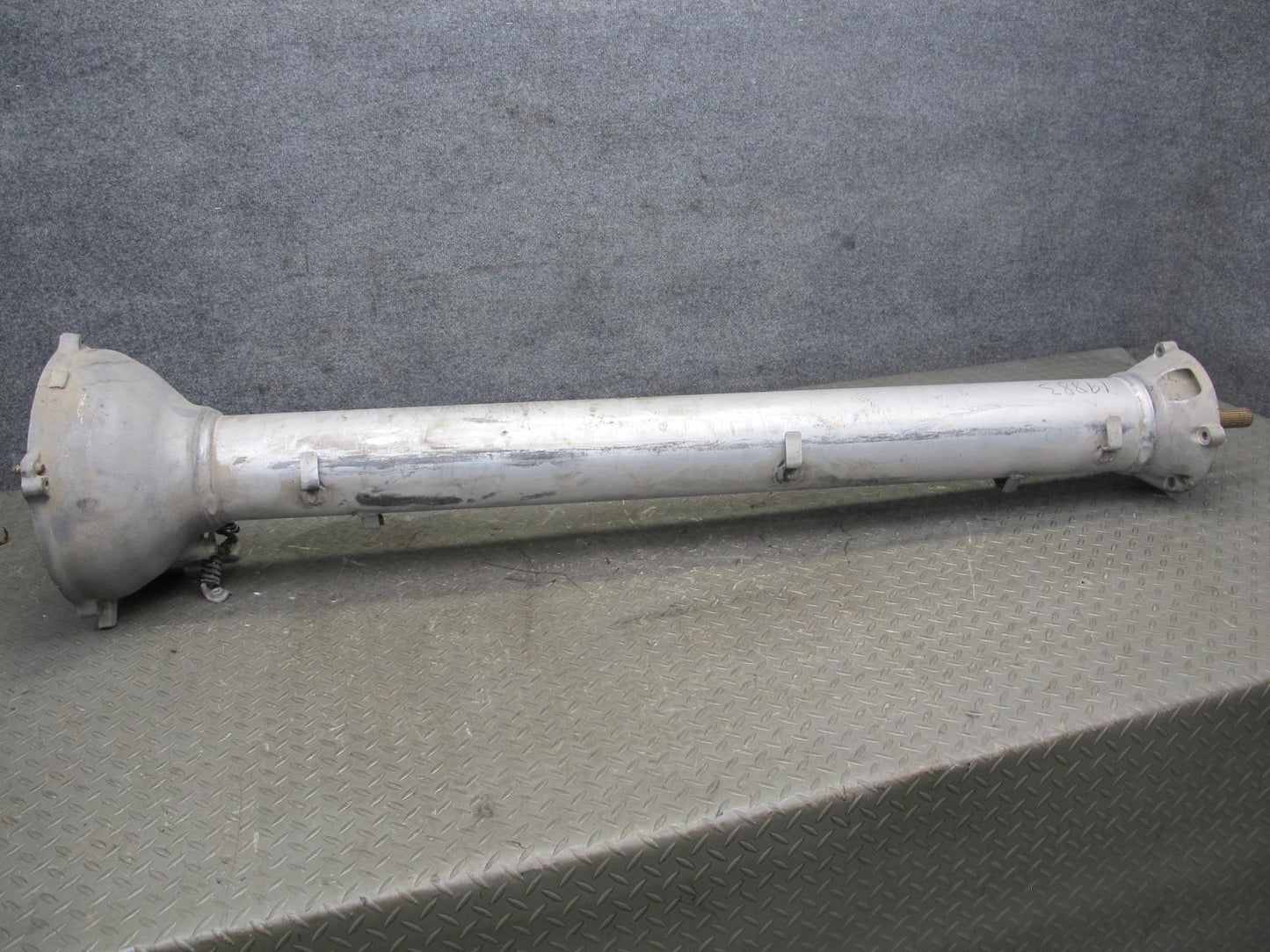 2004-2006 Cadillac XLR Rear Axle Drive Shaft Torque Tube Support 12566923