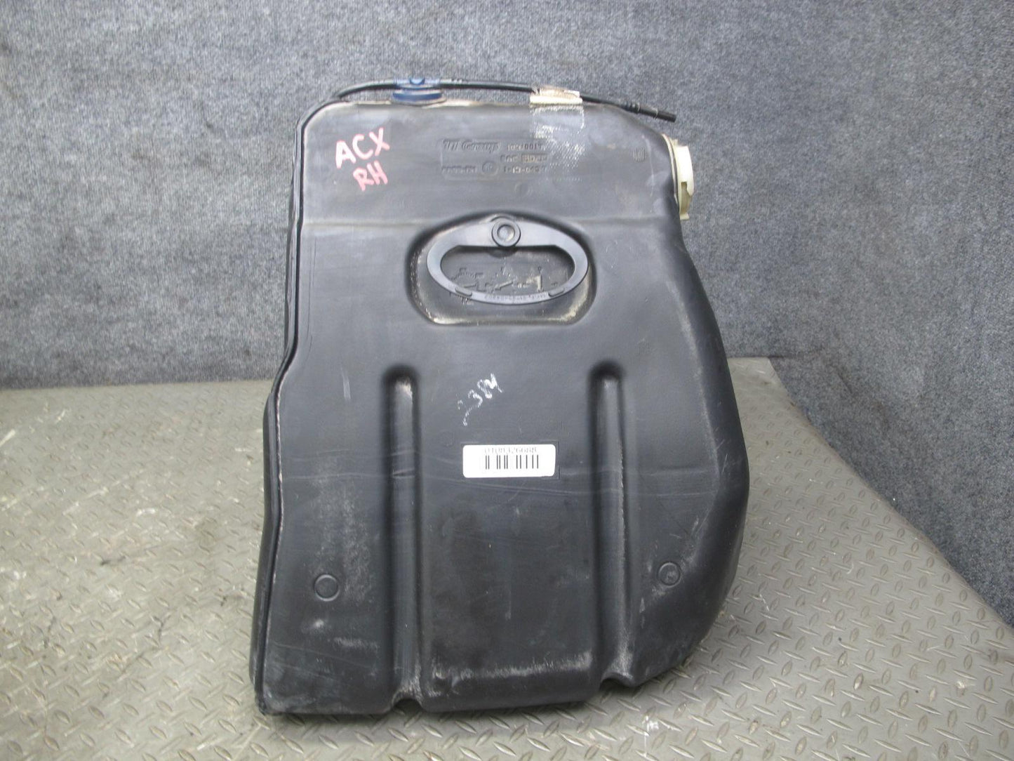 2004-2009 Cadillac XLR Right Left Gas Fuel Tank Reservoir W/ Cross Over Tube Set