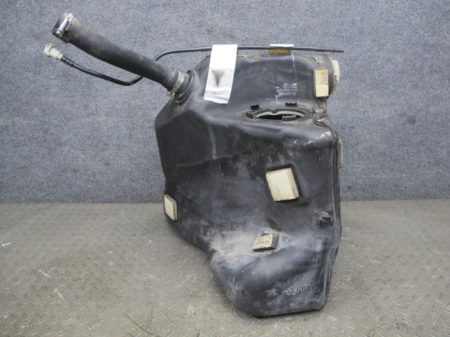 2004-2009 Cadillac XLR Right Left Gas Fuel Tank Reservoir W/ Cross Over Tube Set
