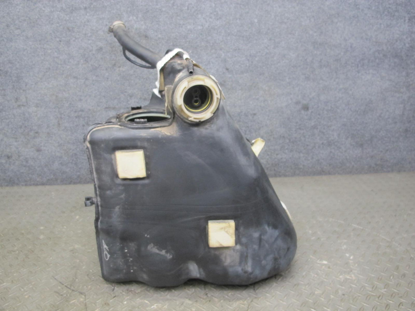 2004-2009 Cadillac XLR Right Left Gas Fuel Tank Reservoir W/ Cross Over Tube Set