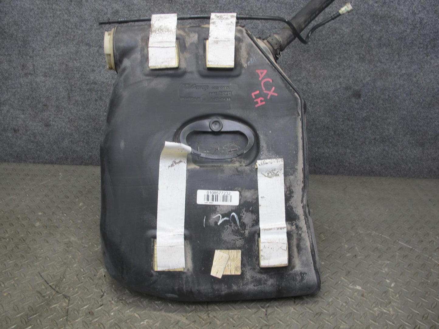 2004-2009 Cadillac XLR Right Left Gas Fuel Tank Reservoir W/ Cross Over Tube Set