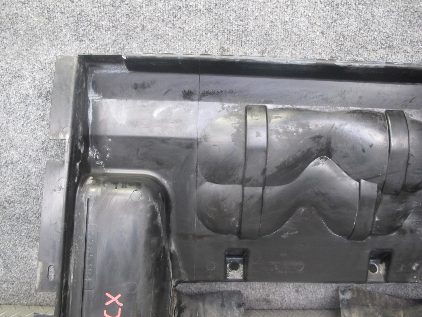 2004-2009 Cadillac XLR 4.6L Radiator Support Baffle Cover Air Duct 15285391