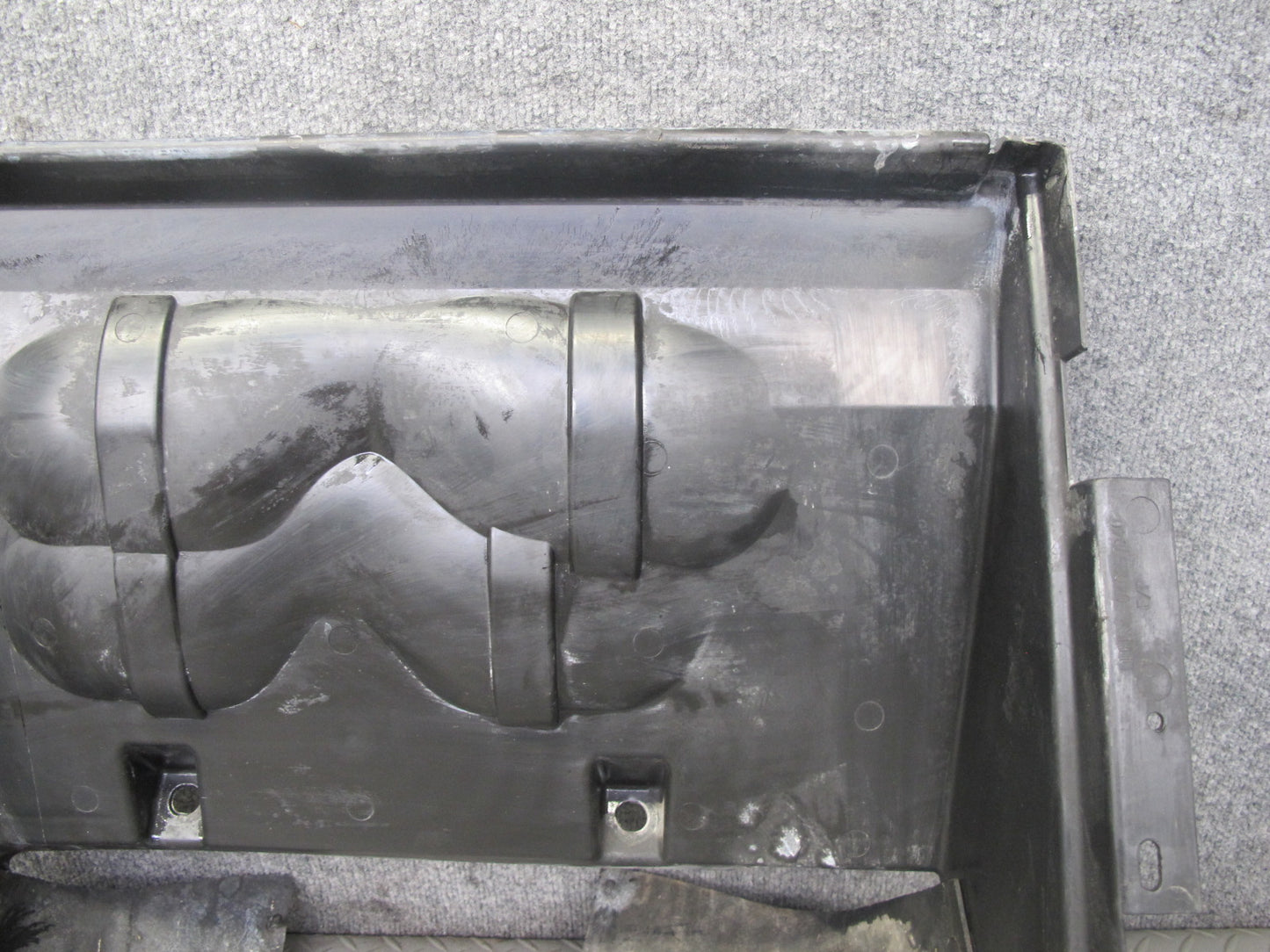 2004-2009 Cadillac XLR 4.6L Radiator Support Baffle Cover Air Duct 15285391