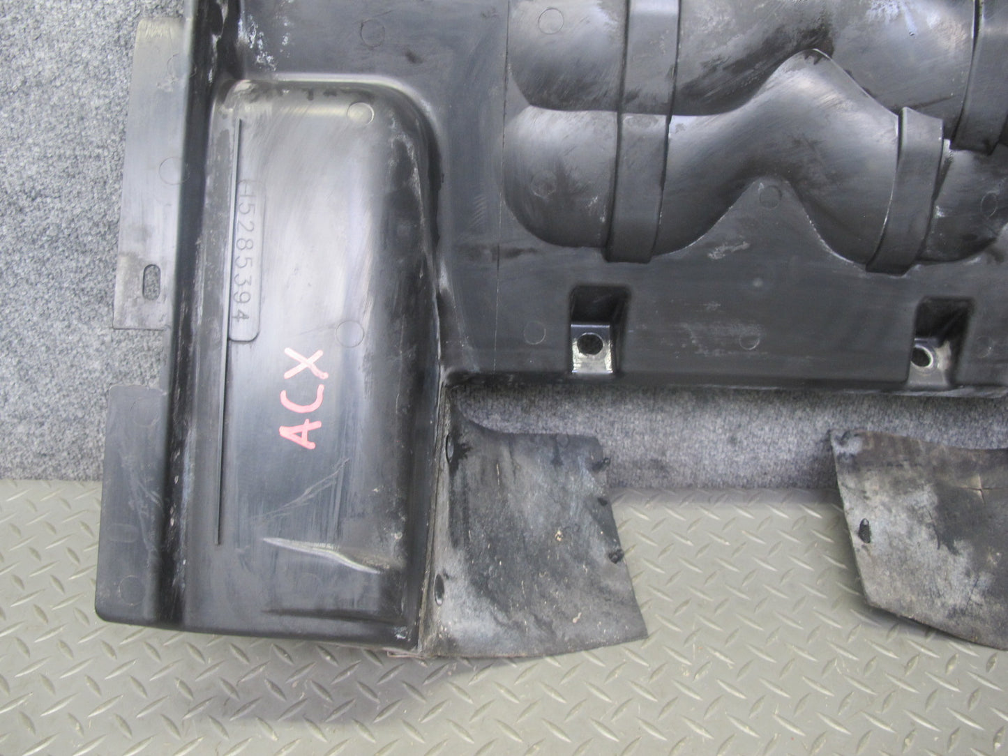 2004-2009 Cadillac XLR 4.6L Radiator Support Baffle Cover Air Duct 15285391
