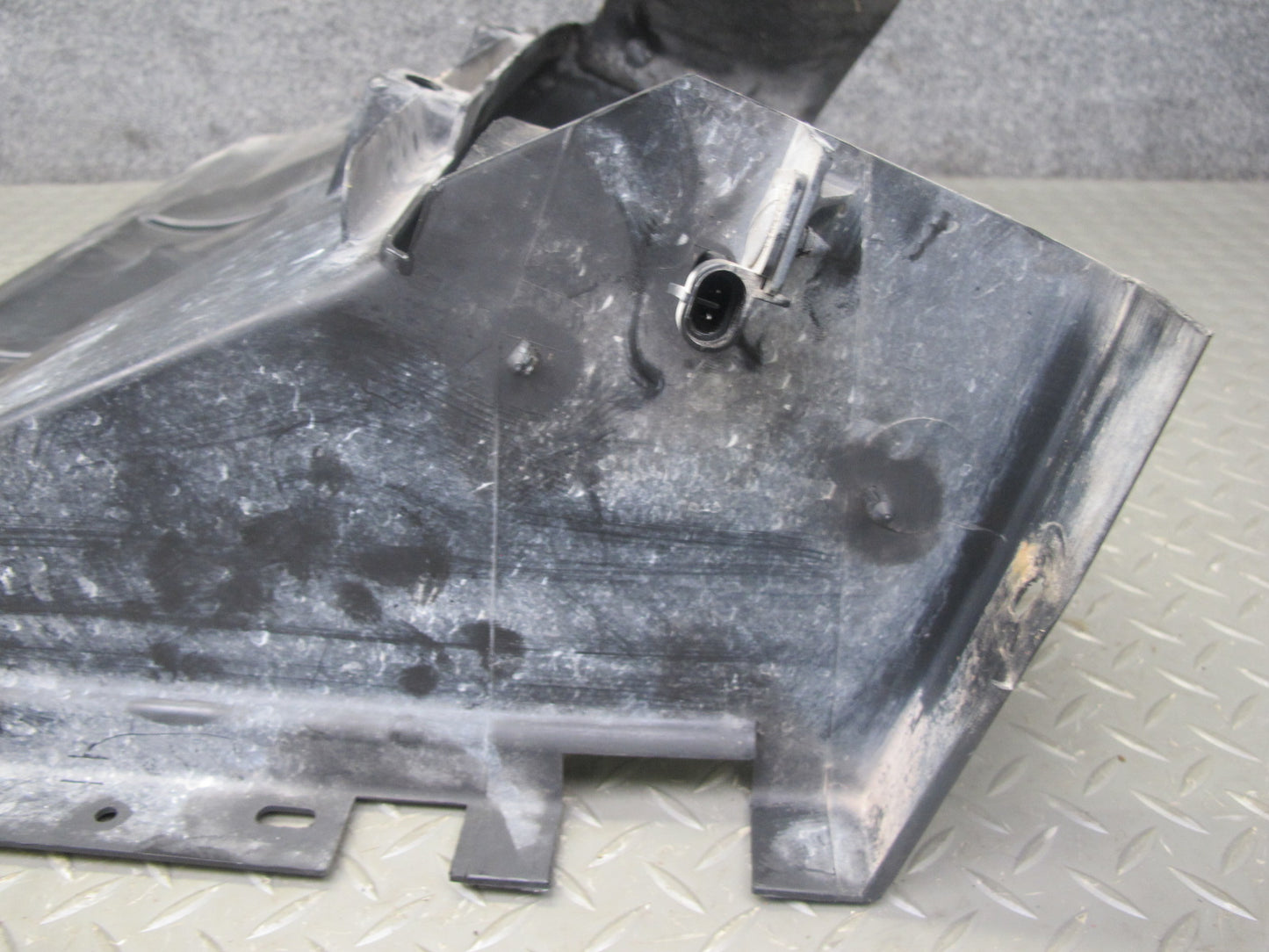 2004-2009 Cadillac XLR 4.6L Radiator Support Baffle Cover Air Duct 15285391
