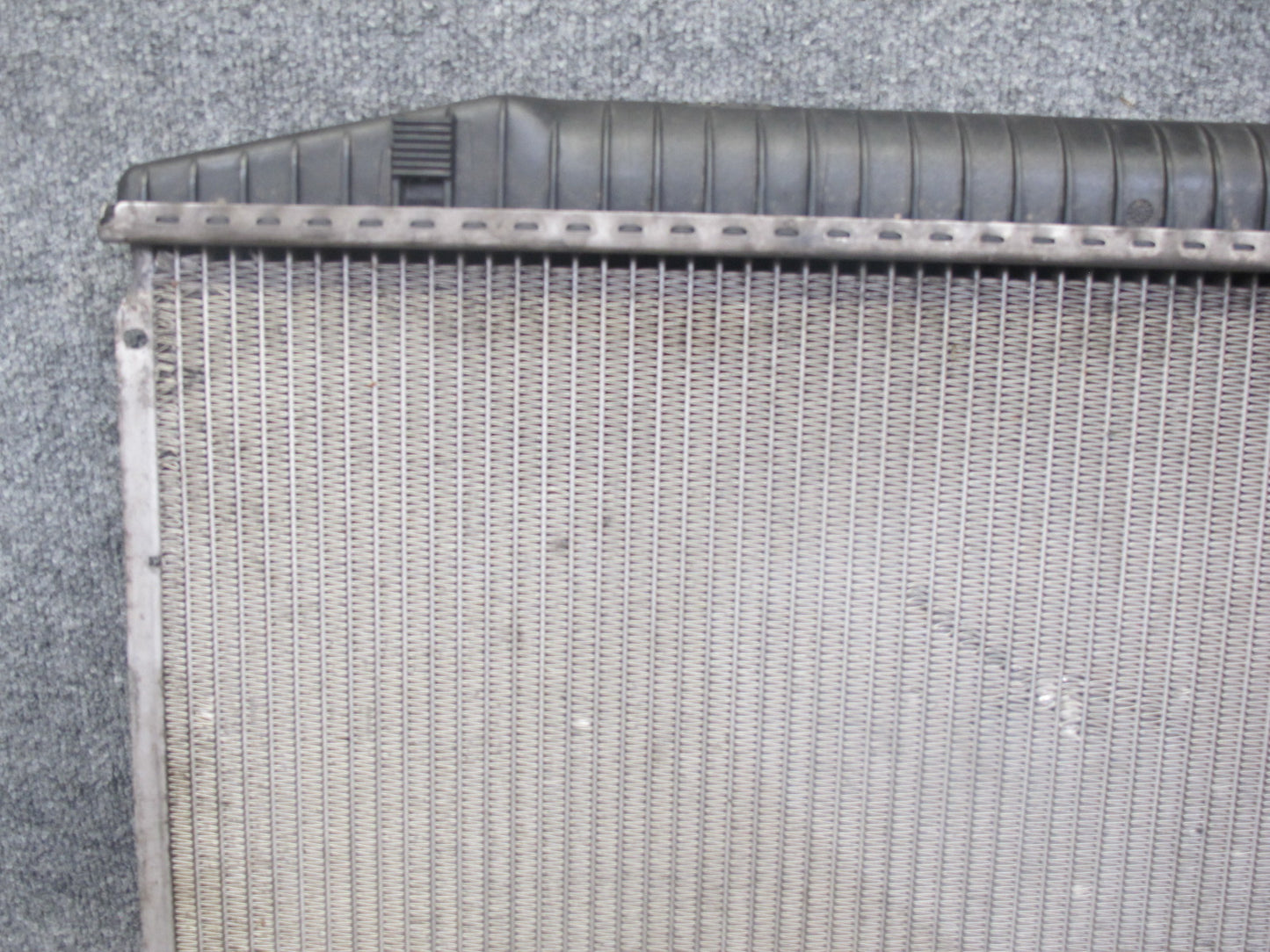 86-91 Mercedes W126 560SEL 560SEC Engine Cooling Radiator OEM