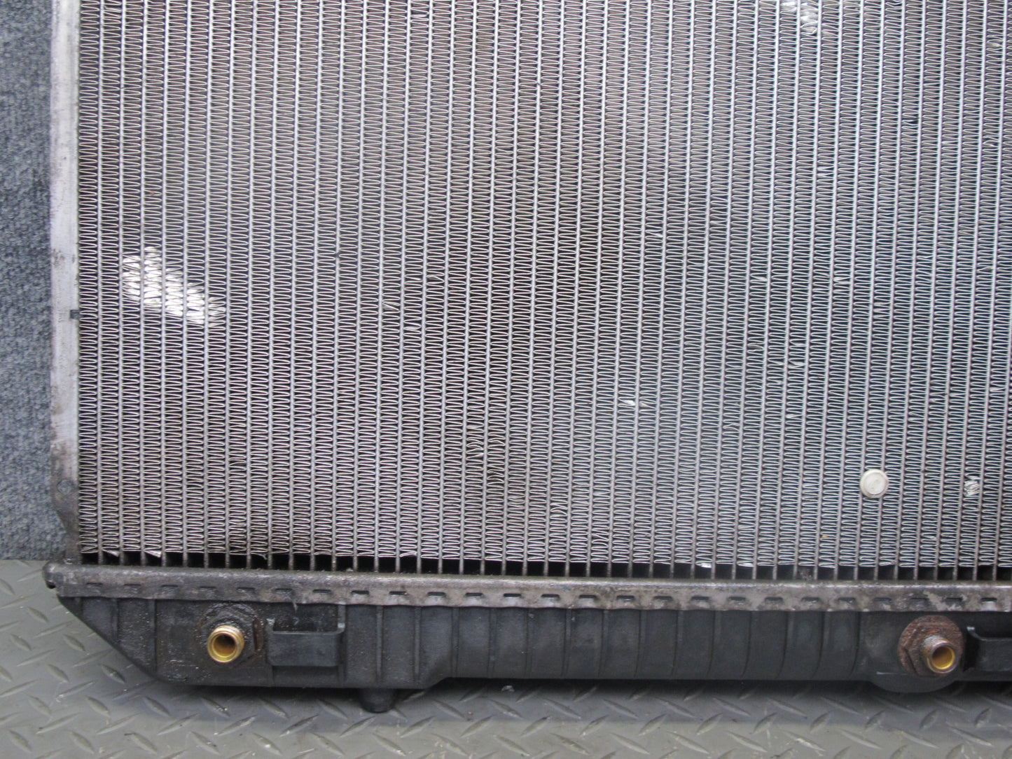 86-91 Mercedes W126 560SEL 560SEC Engine Cooling Radiator OEM