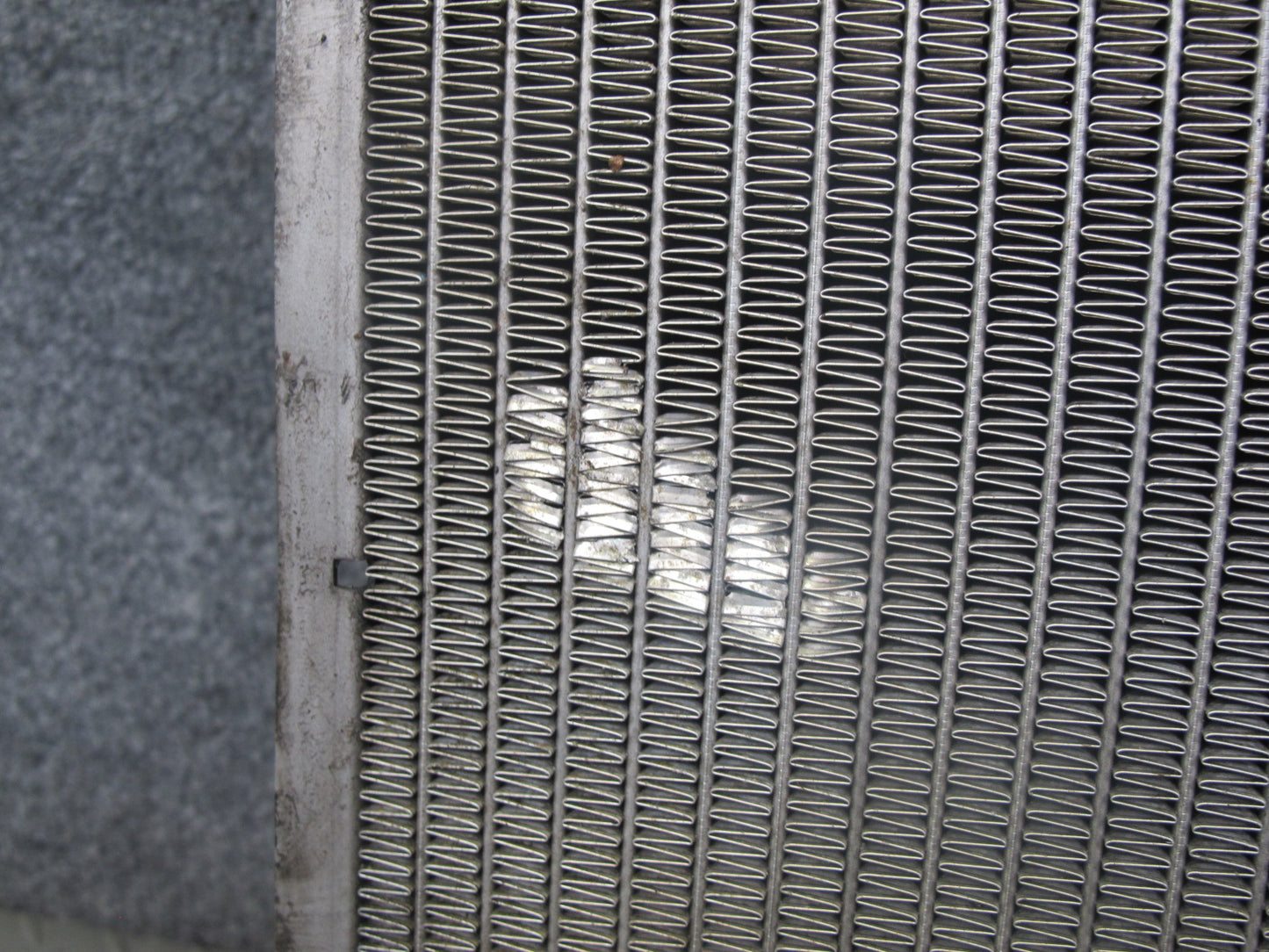 86-91 Mercedes W126 560SEL 560SEC Engine Cooling Radiator OEM
