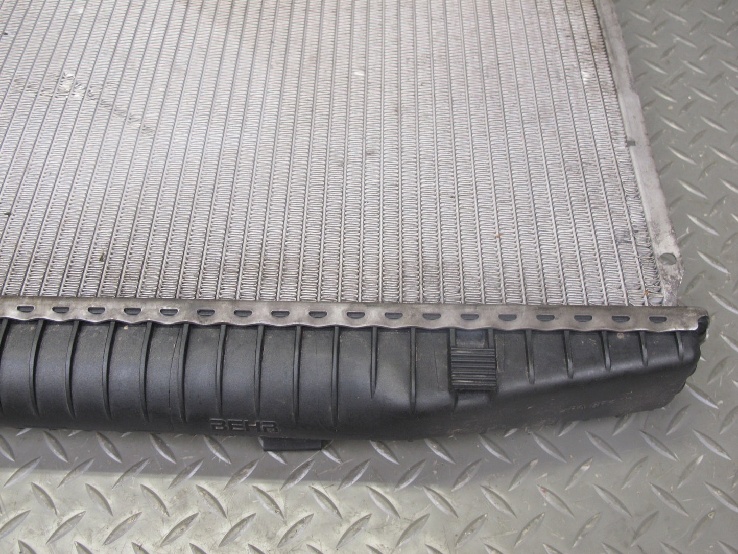 86-91 Mercedes W126 560SEL 560SEC Engine Cooling Radiator OEM