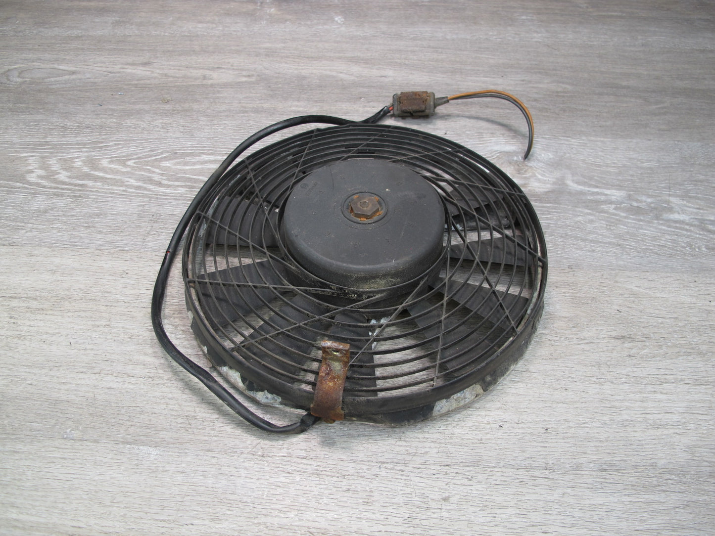 81-85 Mercedes W123 300D Engine Auxiliary AUX Cooling Fan w Blade 0005004893 OEM