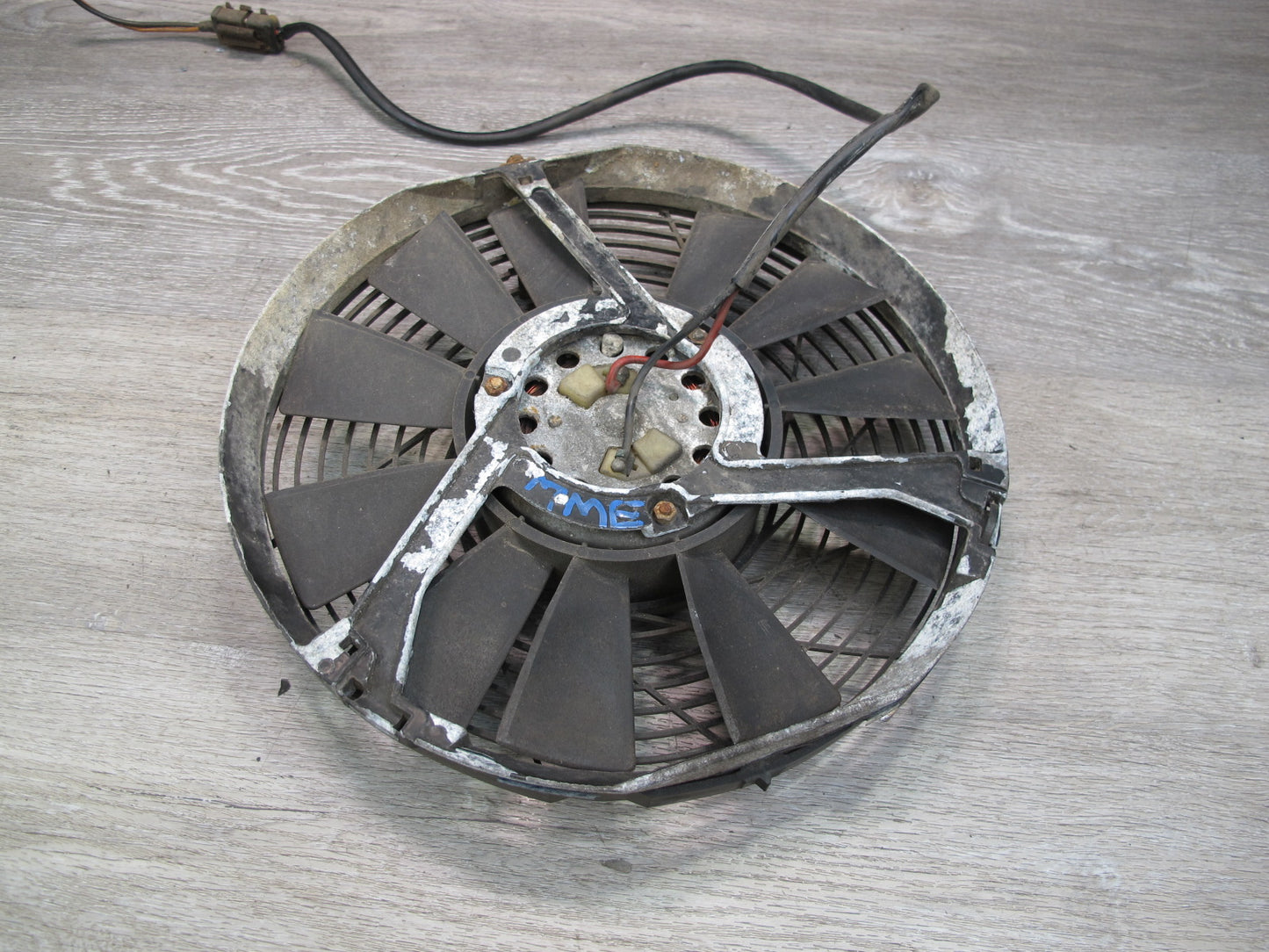 81-85 Mercedes W123 300D Engine Auxiliary AUX Cooling Fan w Blade 0005004893 OEM
