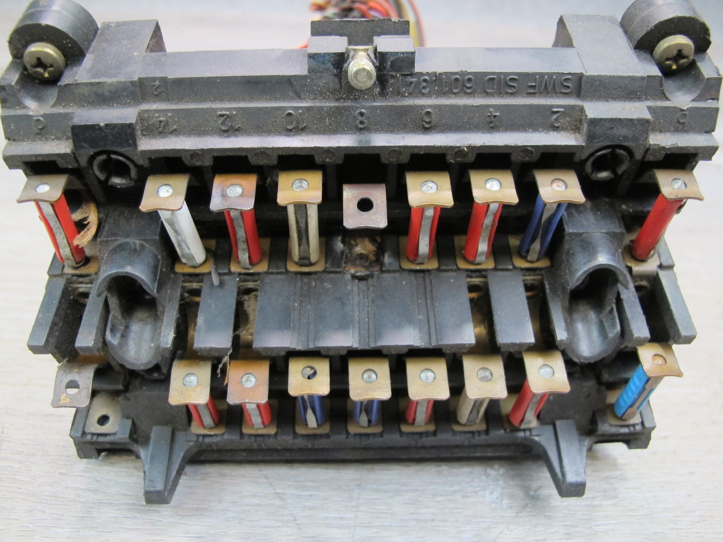 81-85 Mercedes W123 Power Distribution Fuse Relay Box 1235400650 OEM