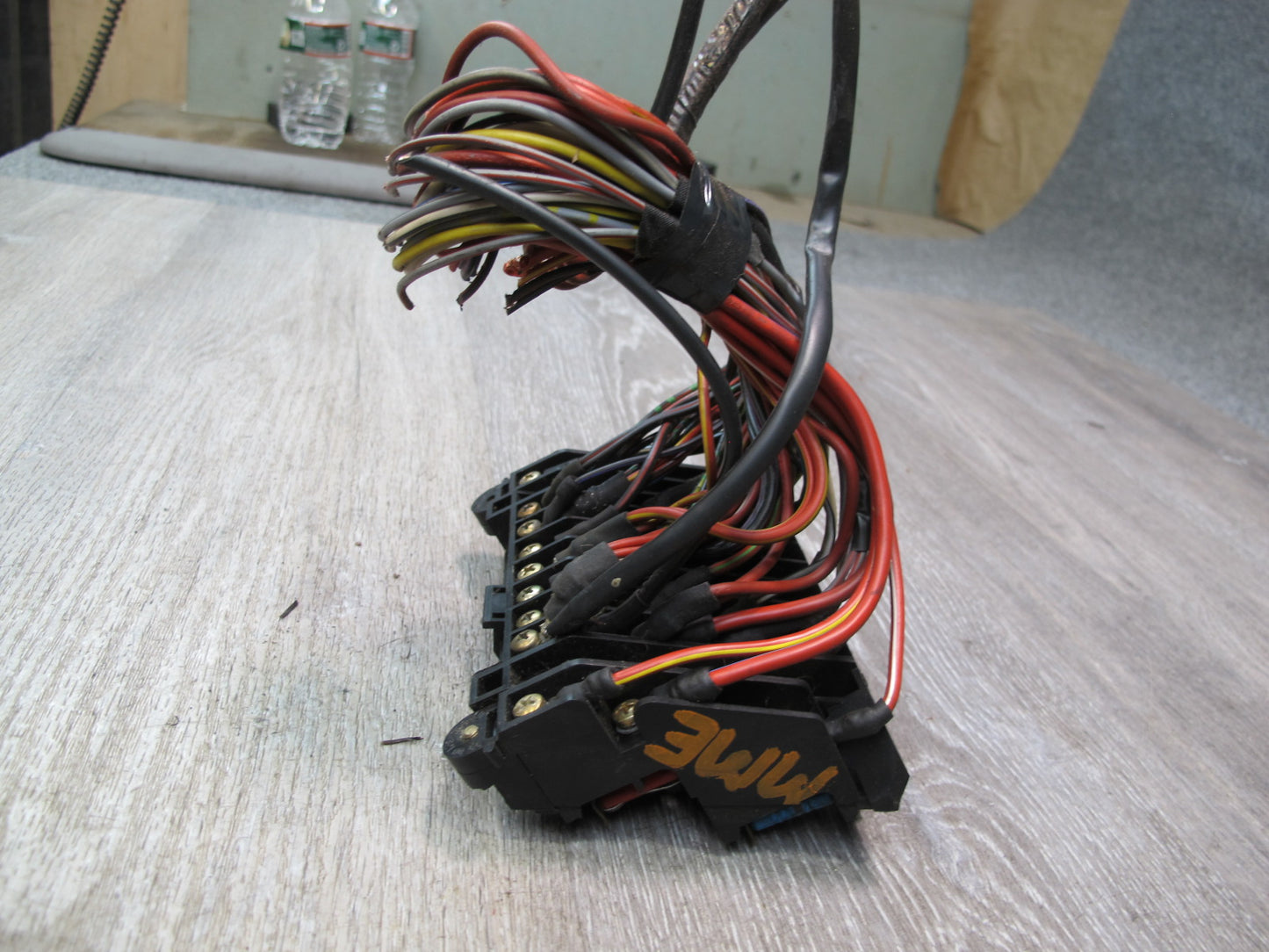 81-85 Mercedes W123 Power Distribution Fuse Relay Box 1235400650 OEM