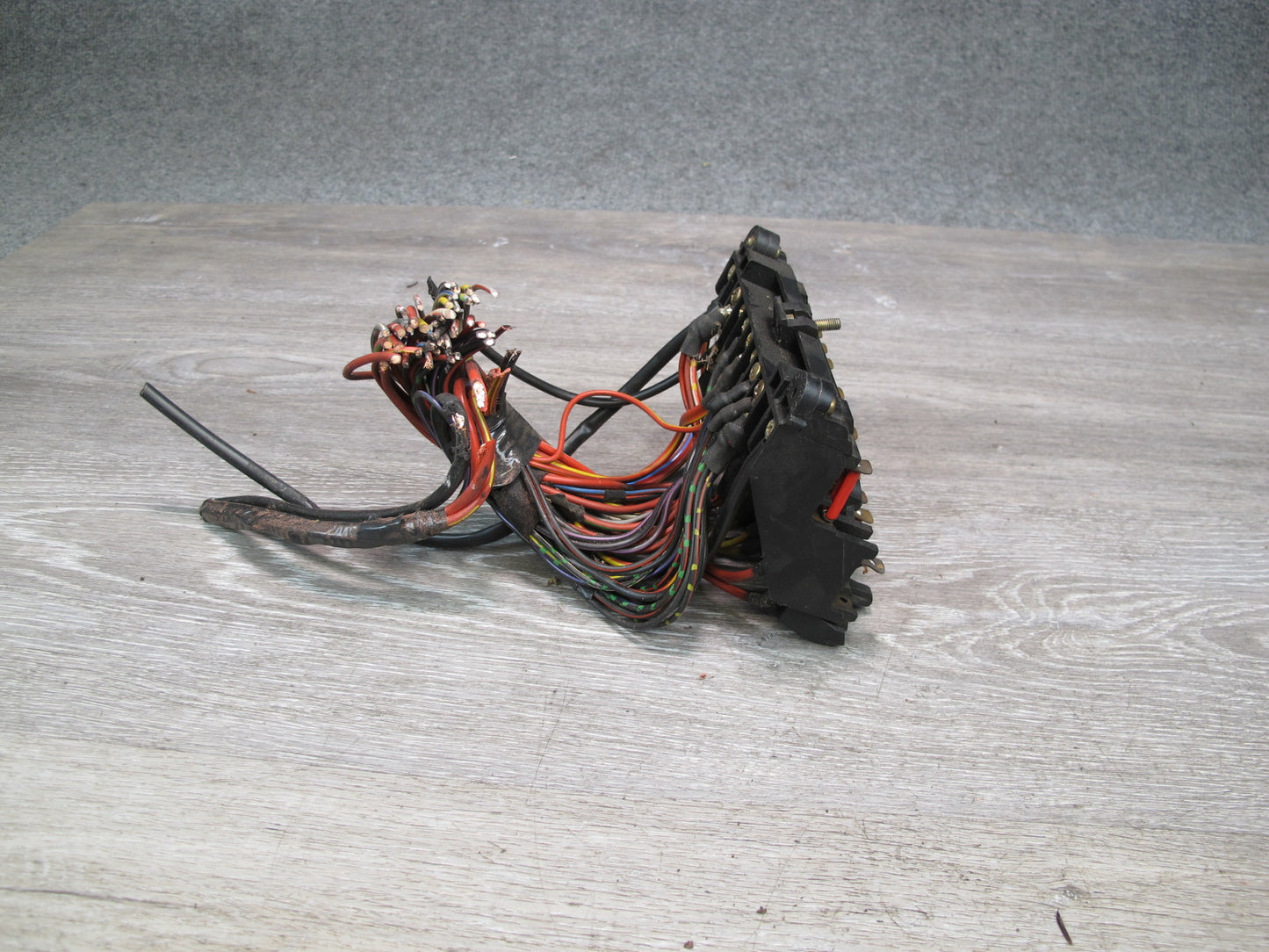81-85 Mercedes W123 Power Distribution Fuse Relay Box 1235400650 OEM