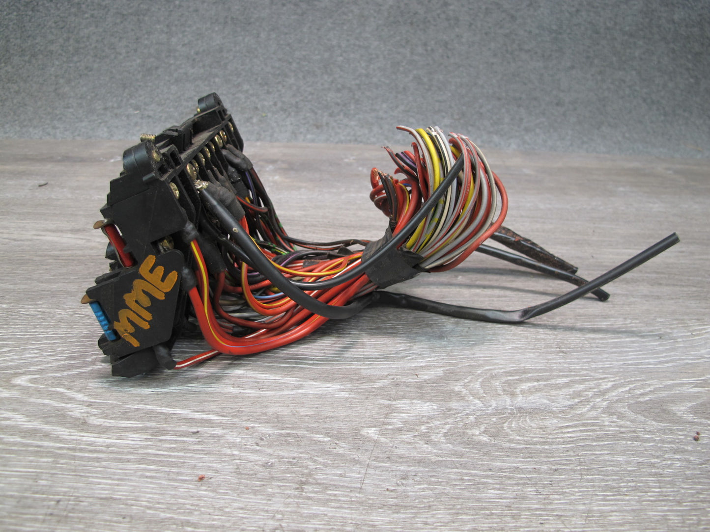 81-85 Mercedes W123 Power Distribution Fuse Relay Box 1235400650 OEM