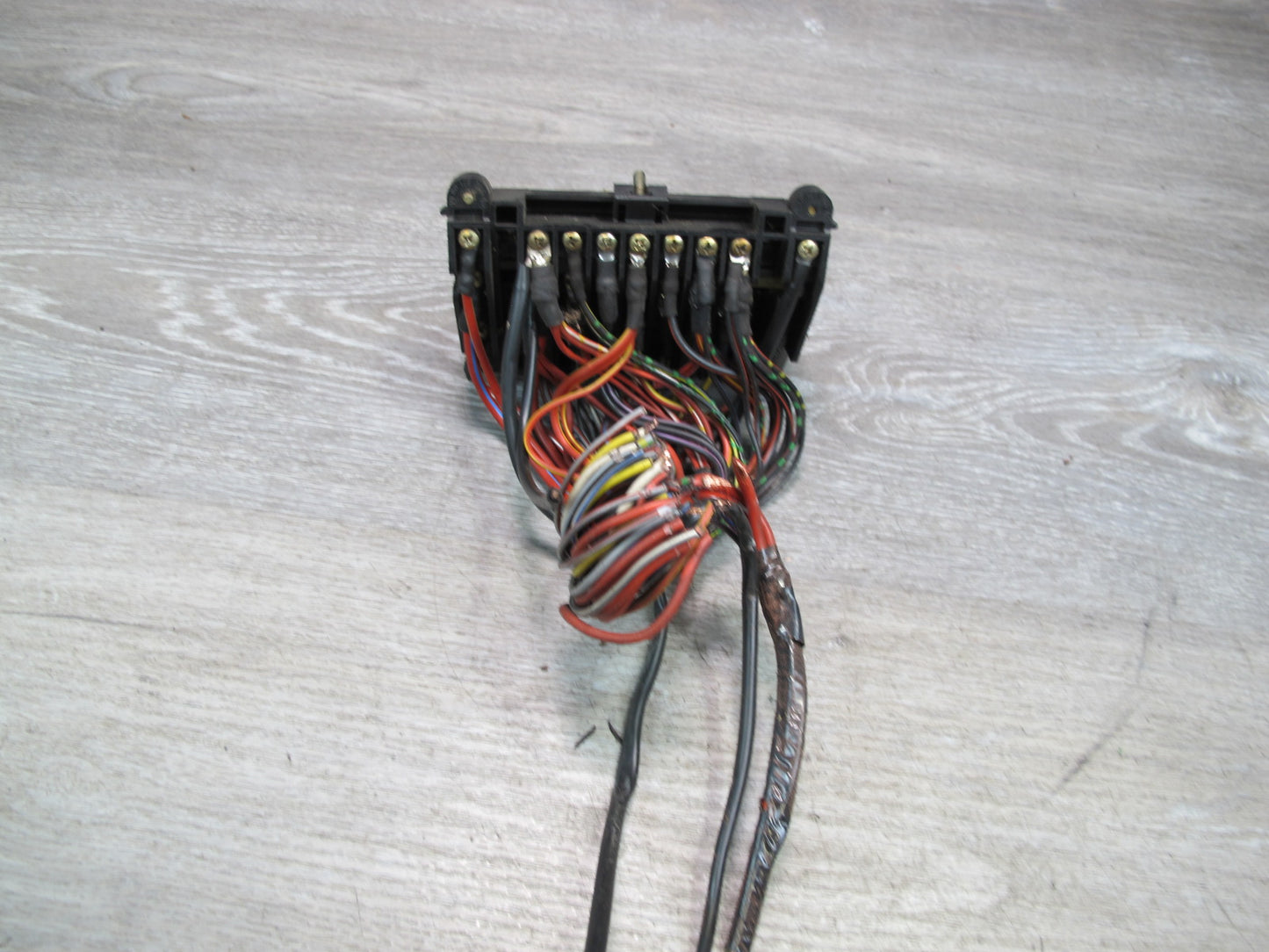 81-85 Mercedes W123 Power Distribution Fuse Relay Box 1235400650 OEM