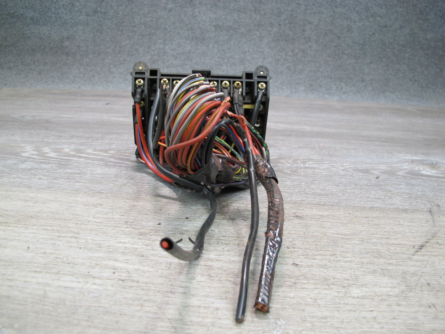 81-85 Mercedes W123 Power Distribution Fuse Relay Box 1235400650 OEM