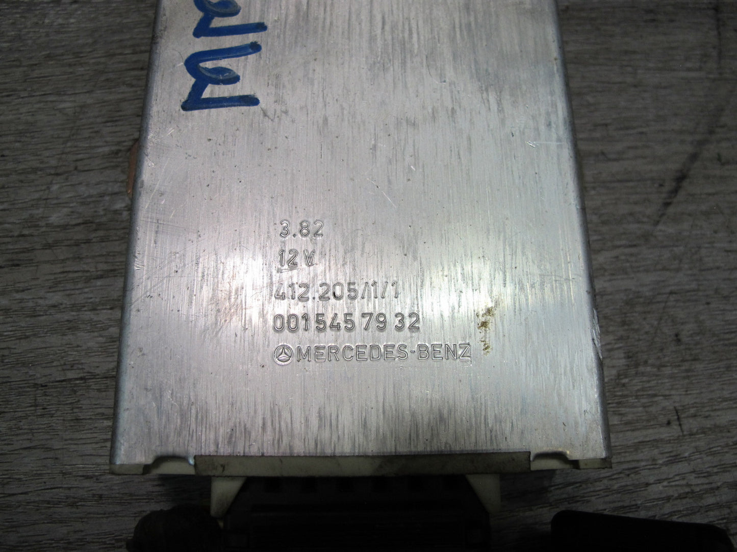 81-85 Mercedes W123 Cruise Control  Module 0015457932 OEM