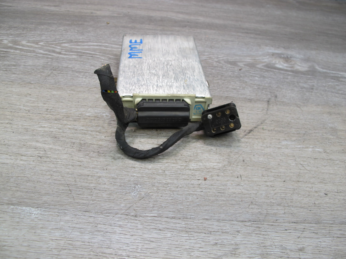 81-85 Mercedes W123 Cruise Control  Module 0015457932 OEM