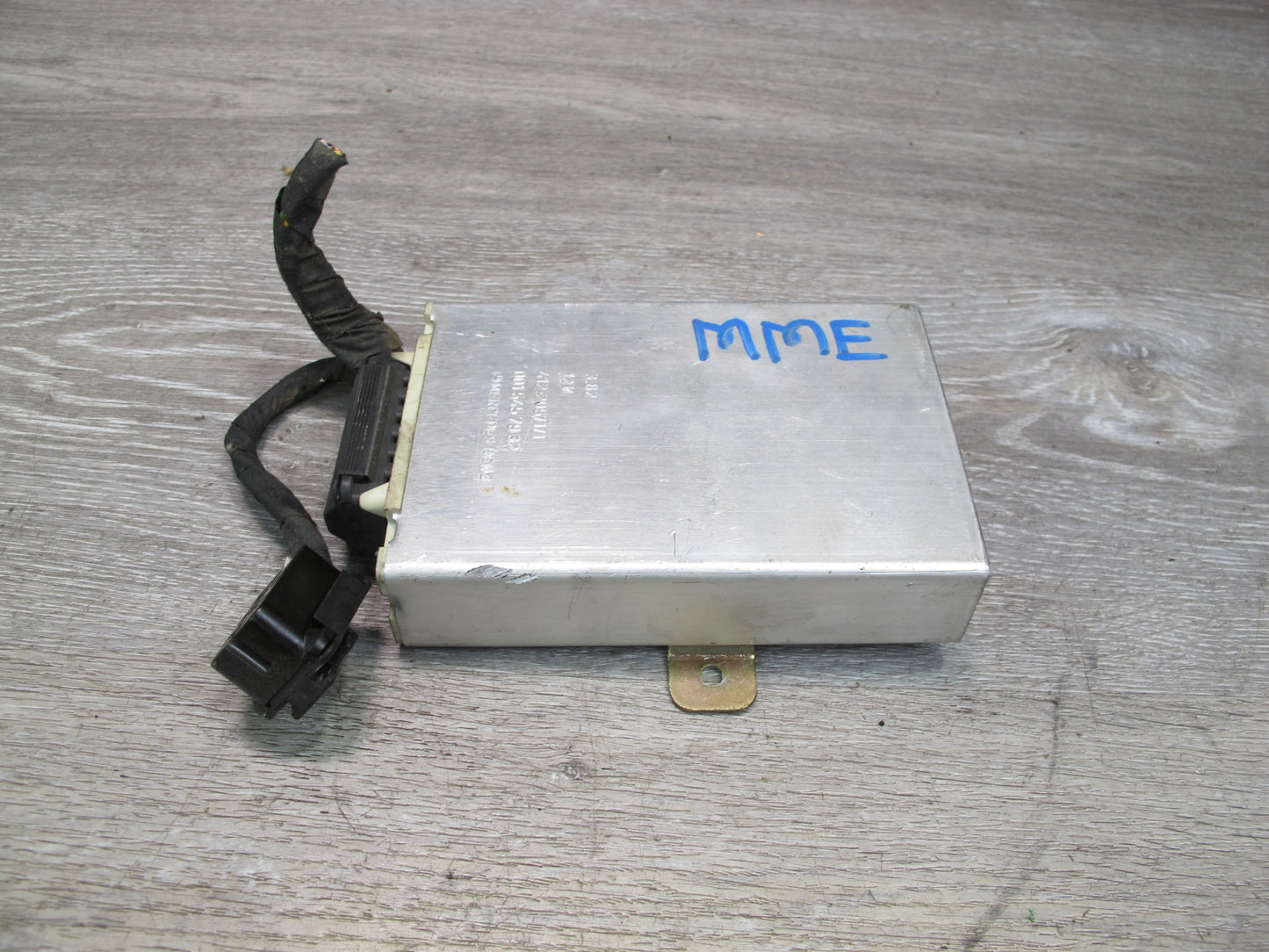 81-85 Mercedes W123 Cruise Control  Module 0015457932 OEM