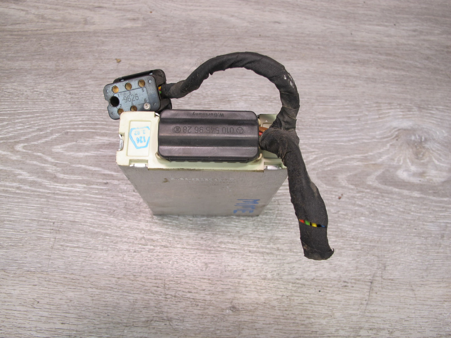 81-85 Mercedes W123 Cruise Control  Module 0015457932 OEM