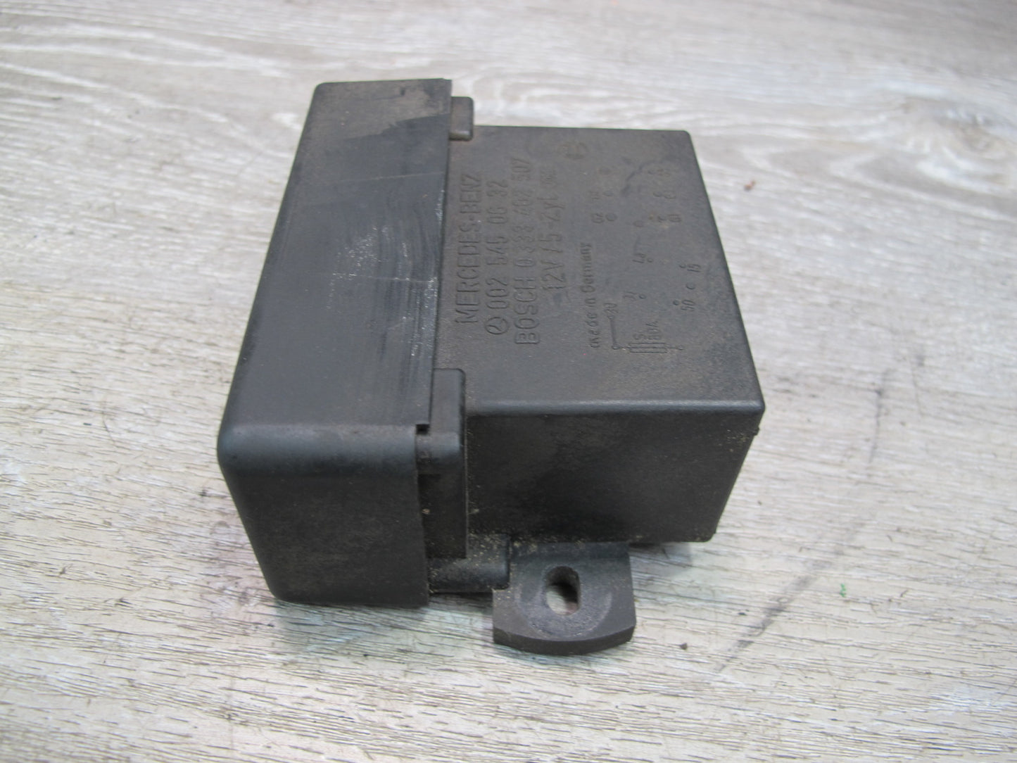 81-85 Mercedes W123 Diesel Glow Plug Relay 0025450632 OEM