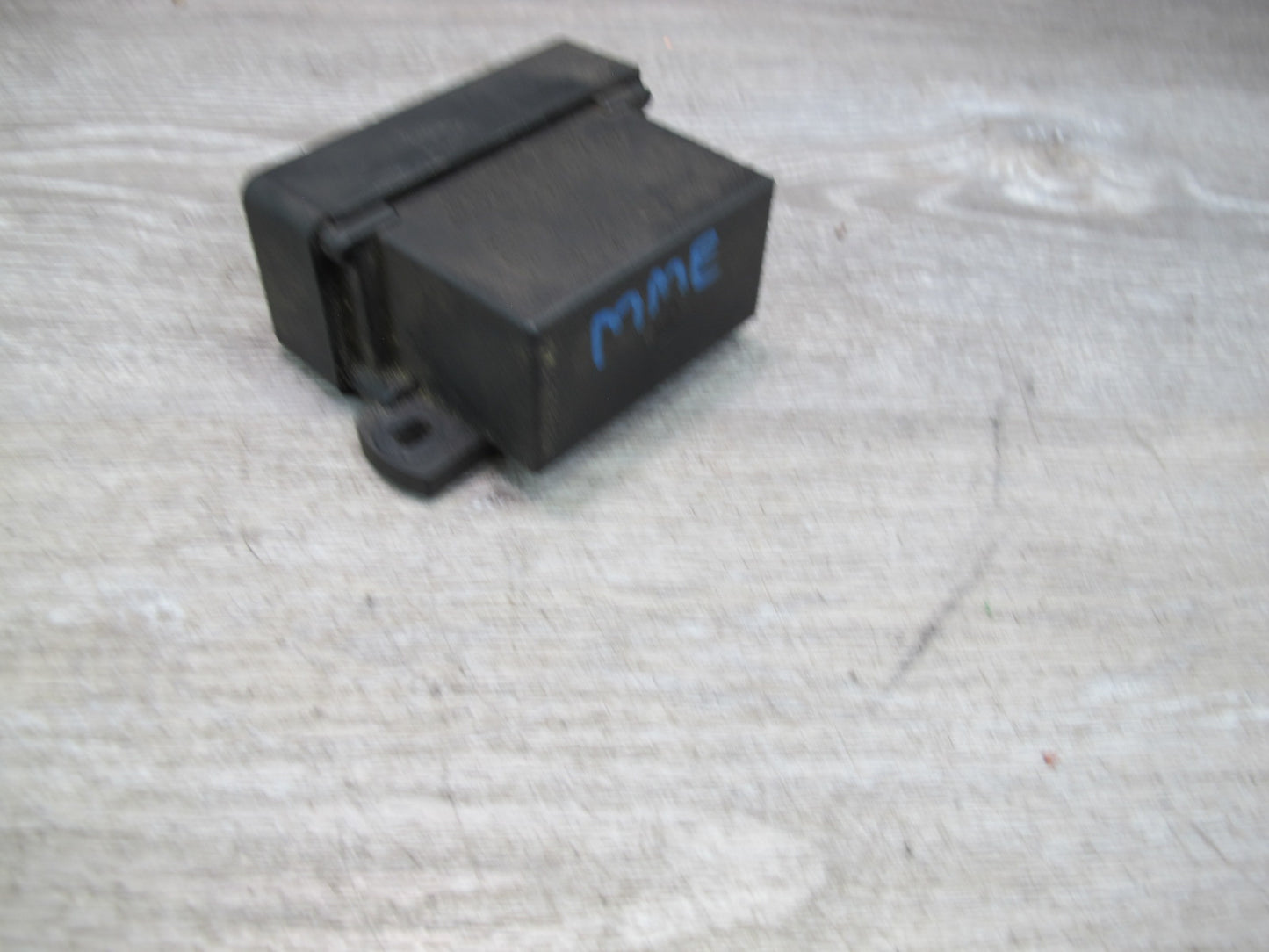 81-85 Mercedes W123 Diesel Glow Plug Relay 0025450632 OEM