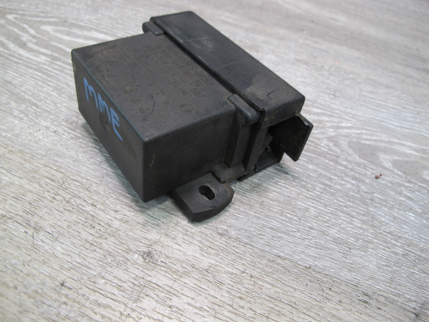 81-85 Mercedes W123 Diesel Glow Plug Relay 0025450632 OEM