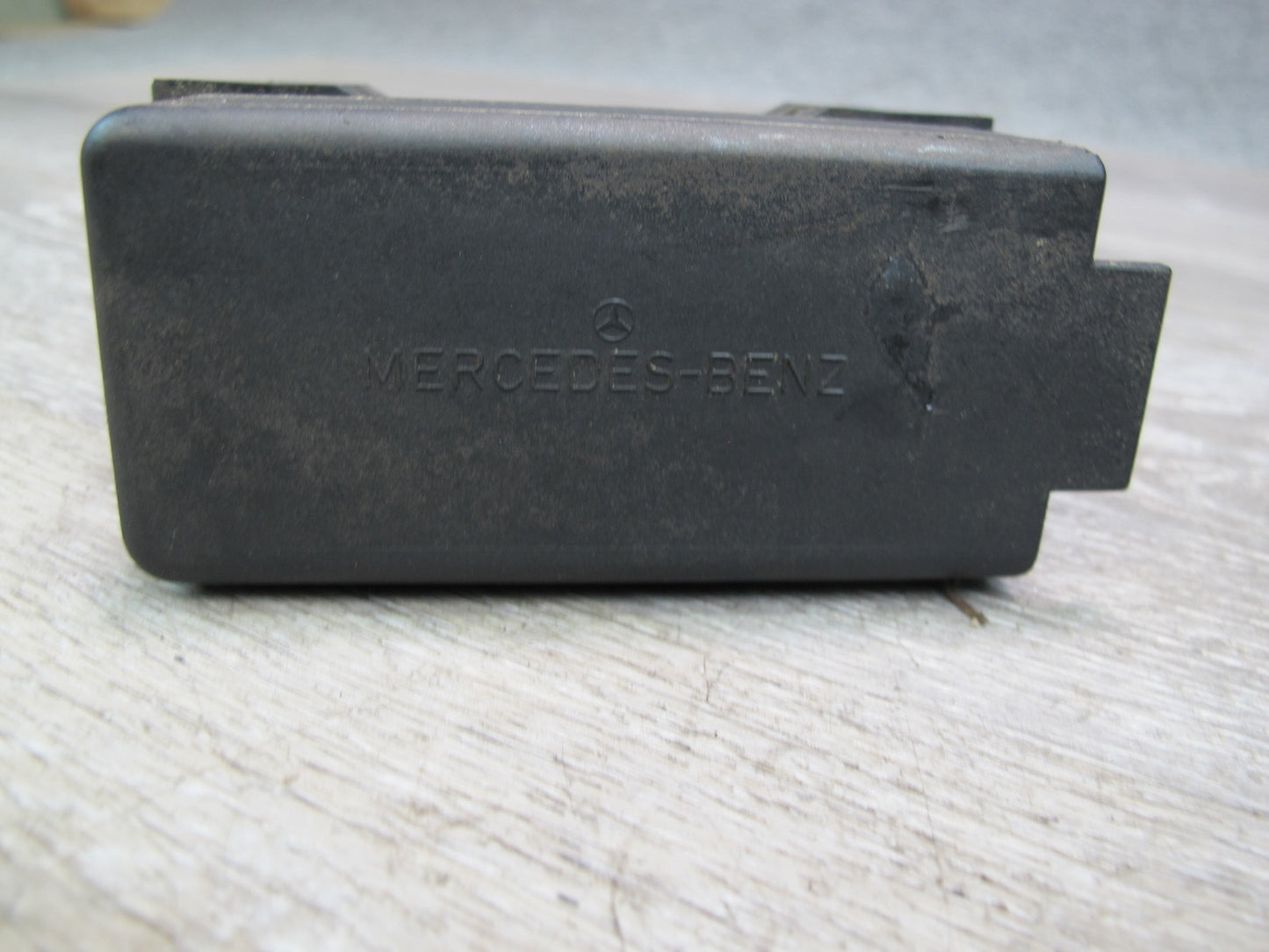 81-85 Mercedes W123 Diesel Glow Plug Relay 0025450632 OEM
