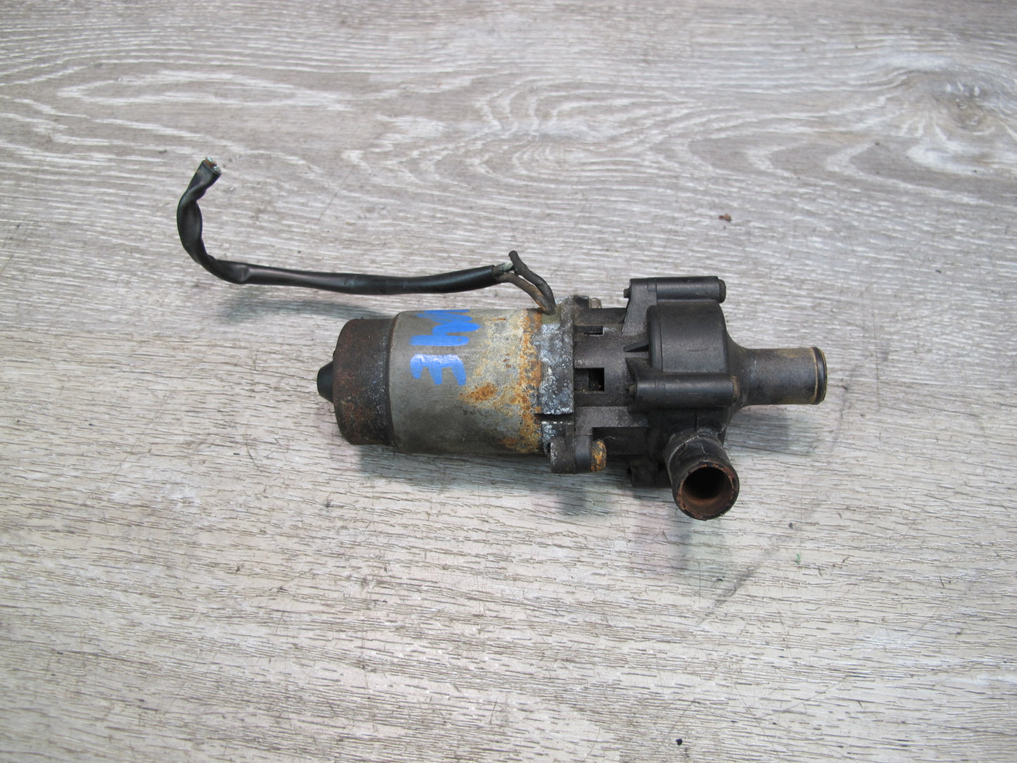 75-85 Mercedes W123 Auxiliary AUX Coolant Water Recirculation Pump OEM