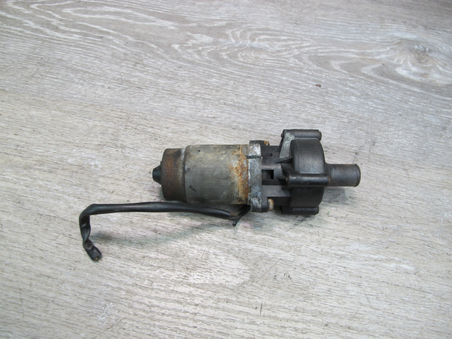 75-85 Mercedes W123 Auxiliary AUX Coolant Water Recirculation Pump OEM