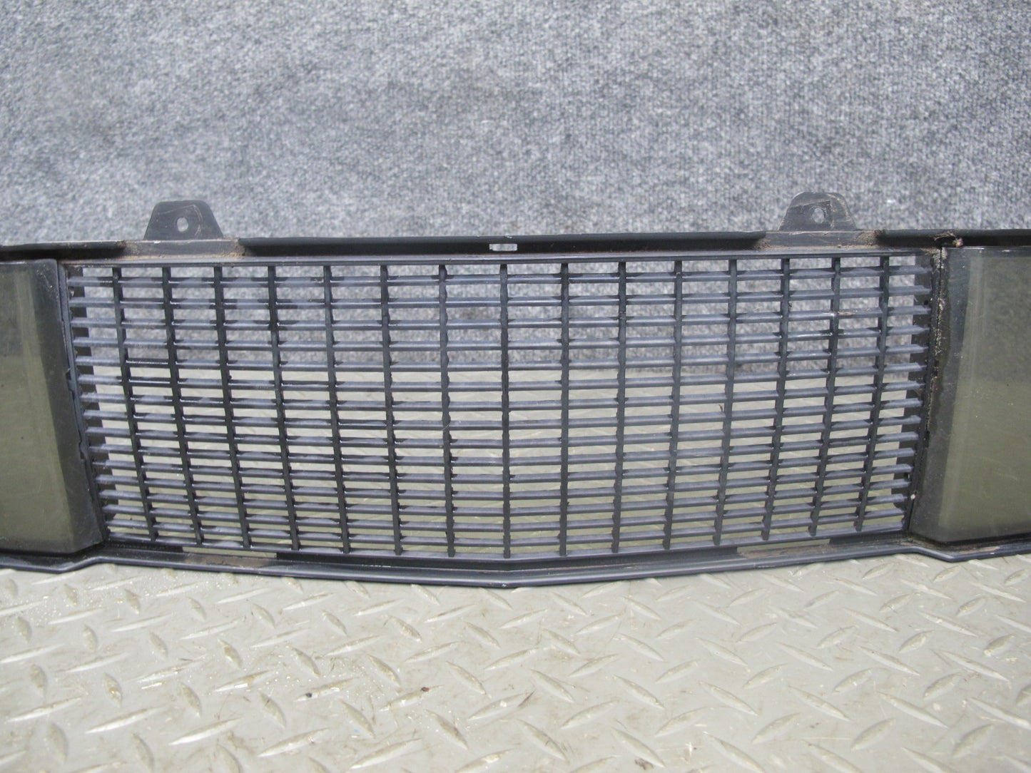 2004-2008 Cadillac XLR Front Bumper Center Lower Grille Trim Panel Assembly