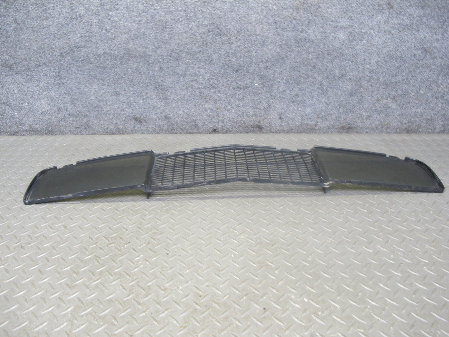 2004-2008 Cadillac XLR Front Bumper Center Lower Grille Trim Panel Assembly