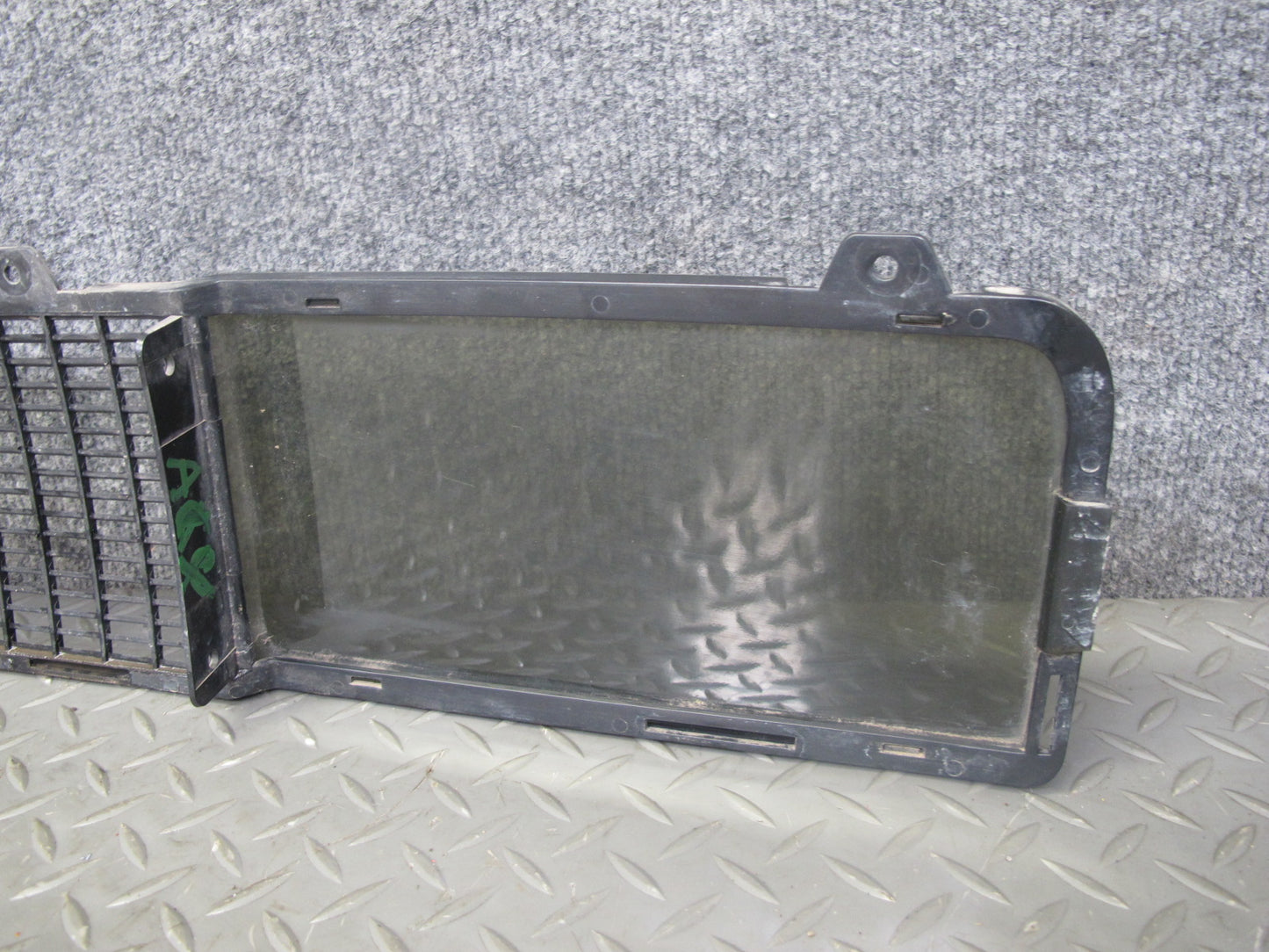 2004-2008 Cadillac XLR Front Bumper Center Lower Grille Trim Panel Assembly