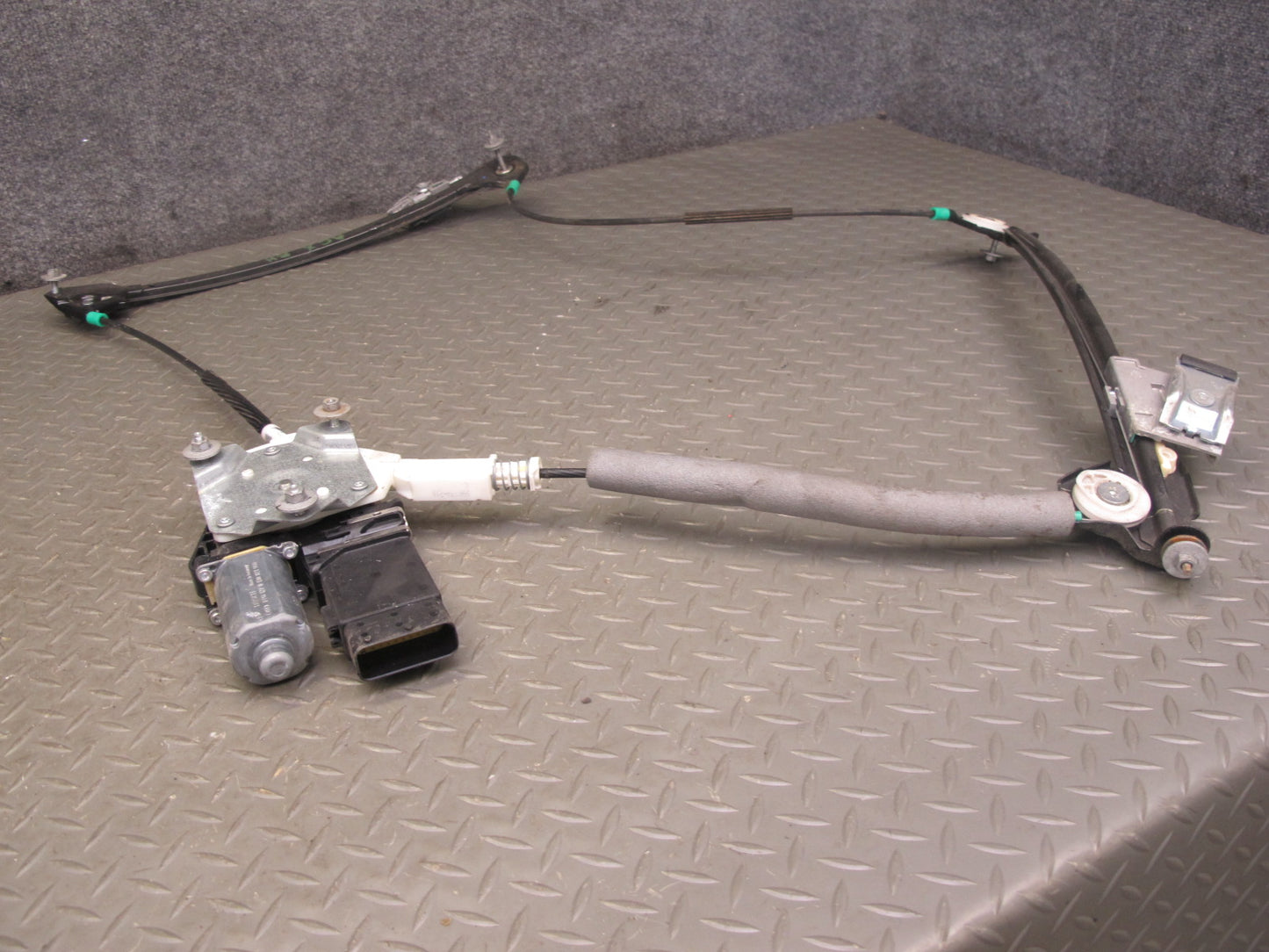 2004-2009 Cadillac XLR Front Right Passenger Side Window Regulator W/ Motor