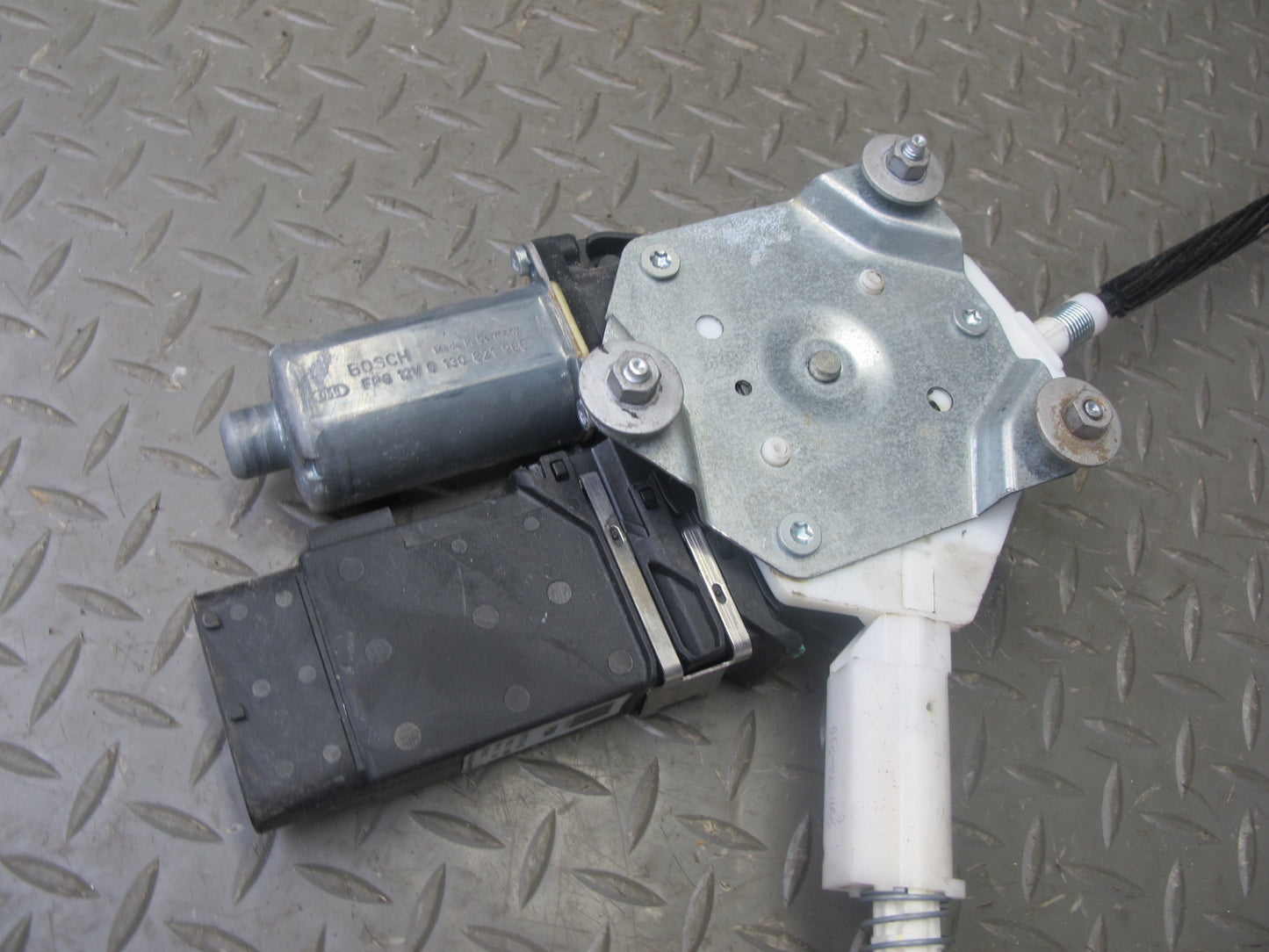 2004-2009 Cadillac XLR Front Right Passenger Side Window Regulator W/ Motor