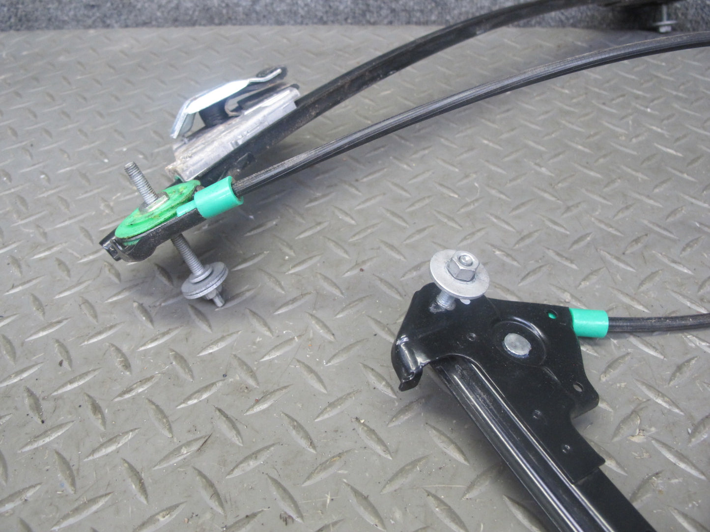 2004-2009 Cadillac XLR Front Right Passenger Side Window Regulator W/ Motor
