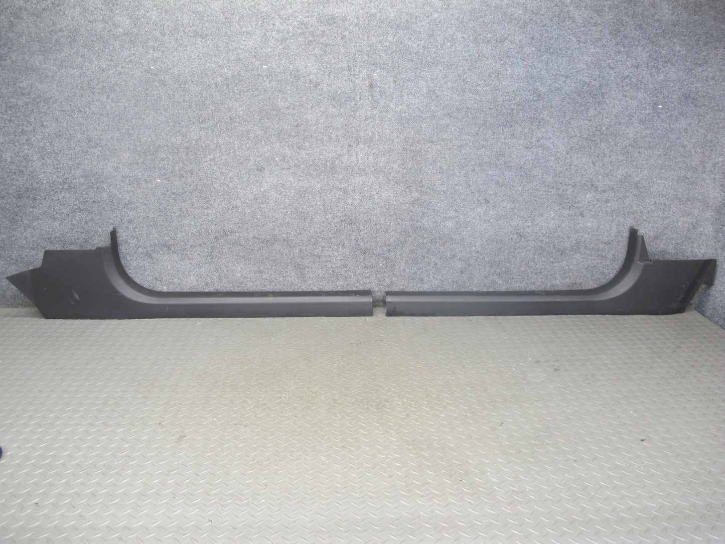 2004-2009 Cadillac XLR Left & Right Side Door Sill Step Cover Panel Trim Set