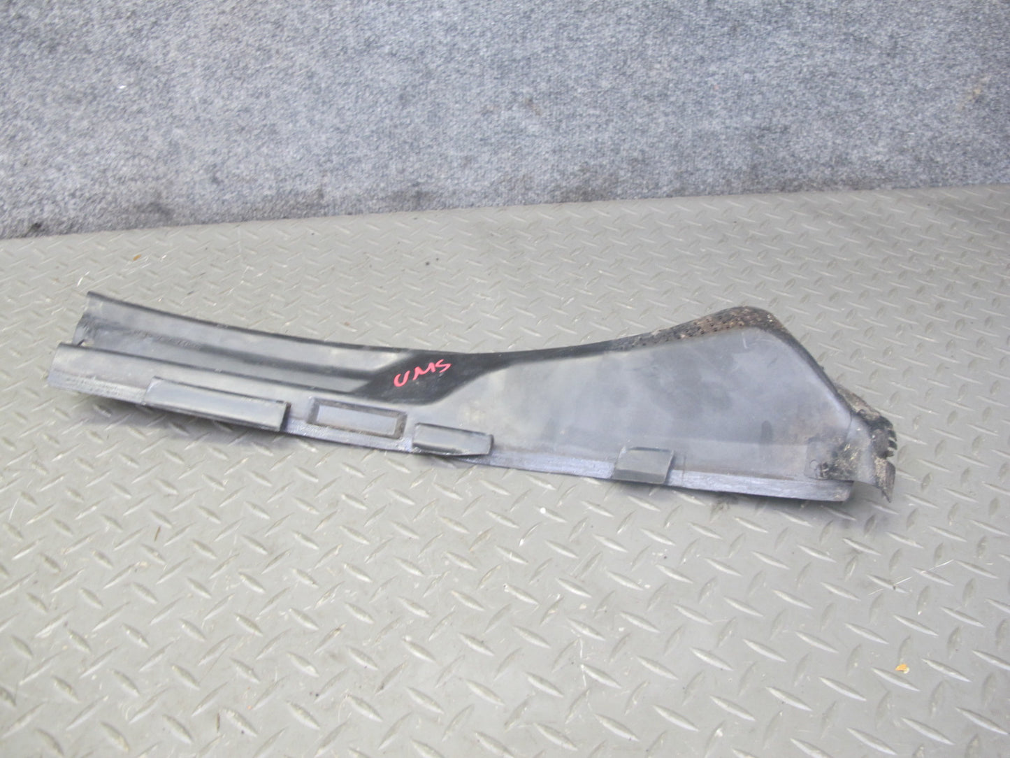 86-91 Mercedes W126 Set of 2 Front Windshield Cowl Vent Trim Cover Panel OEM